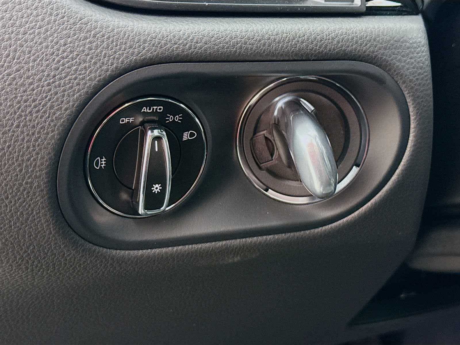 Thumbnail: 2025 Porsche Macan - 11