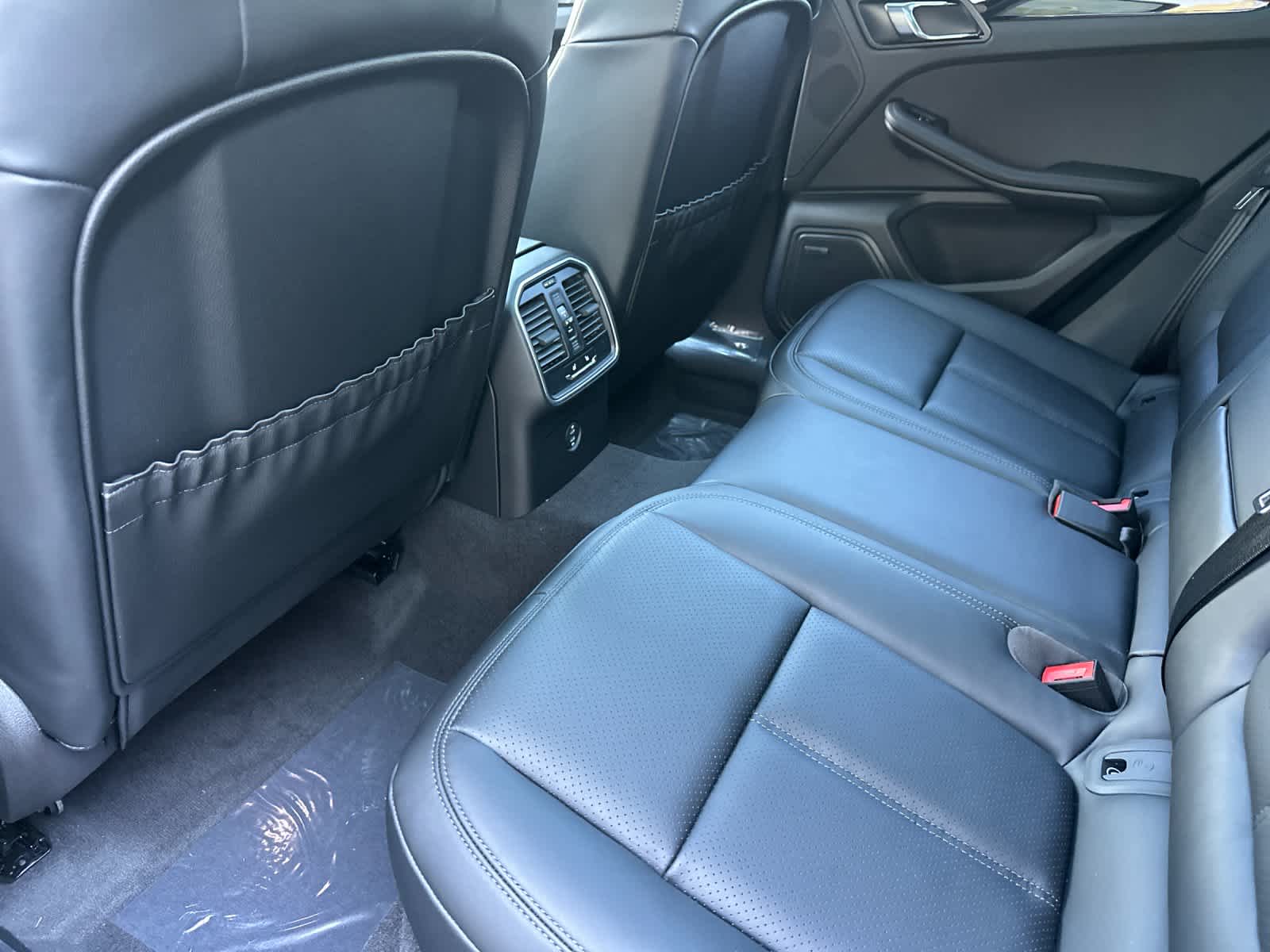 Thumbnail: 2026 Porsche Macan - 13