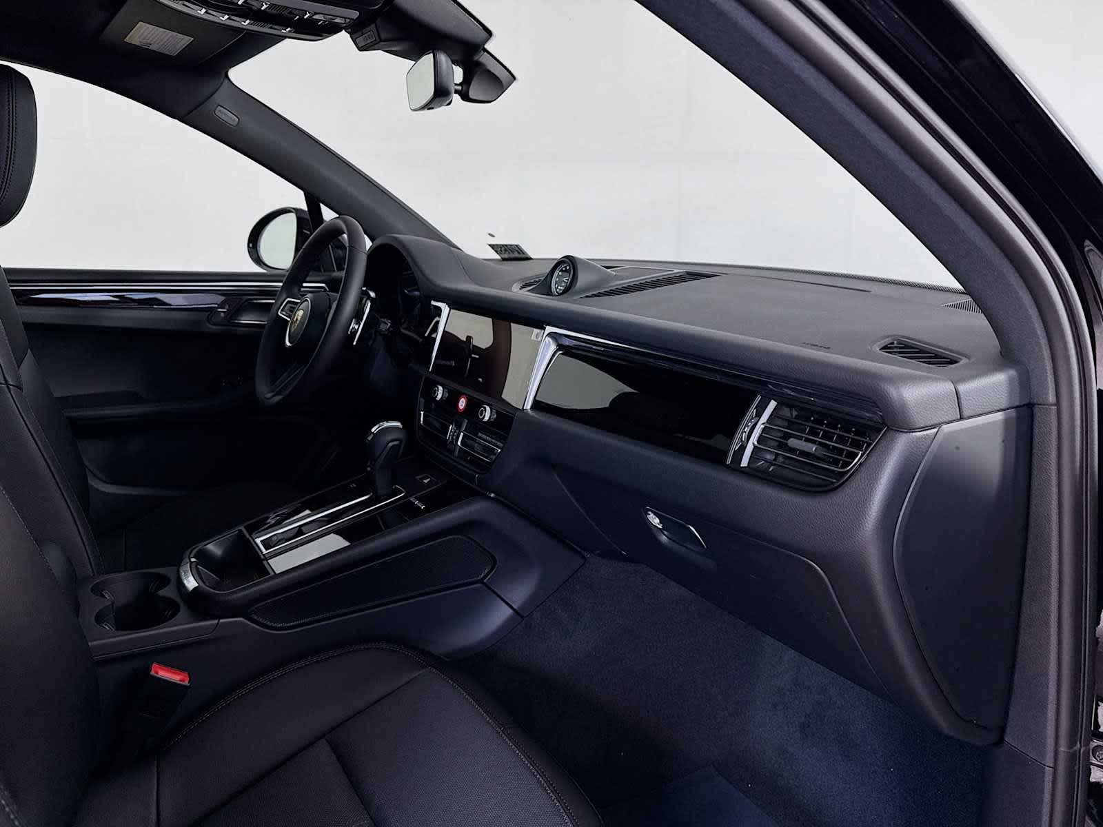 Thumbnail: 2026 Porsche Macan - 22