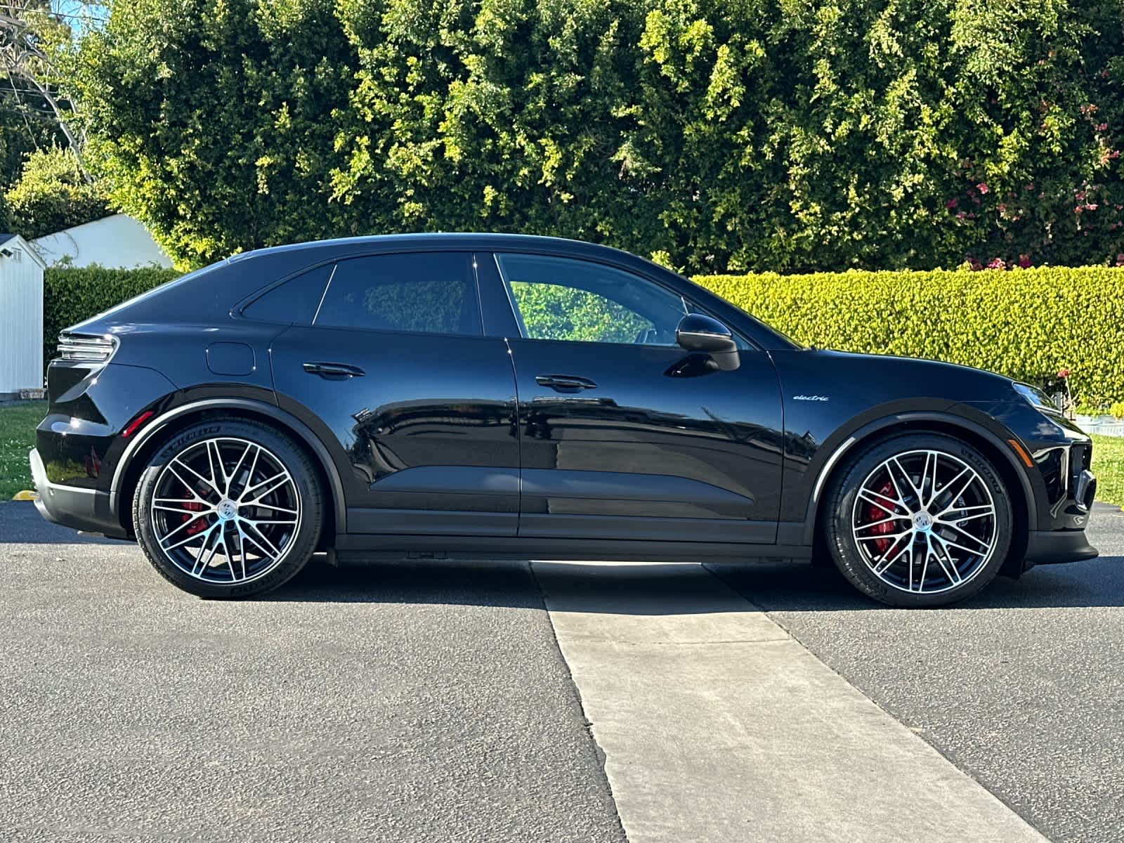 Thumbnail: 2026 Porsche Macan - 9