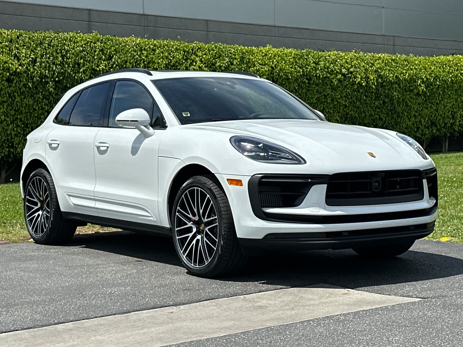 Thumbnail: 2026 Porsche Macan - 10