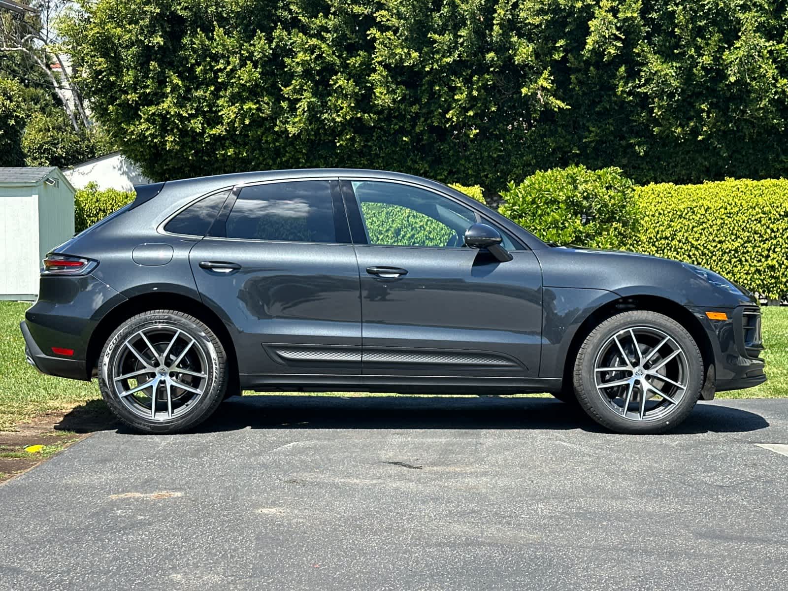 Thumbnail: 2026 Porsche Macan - 9