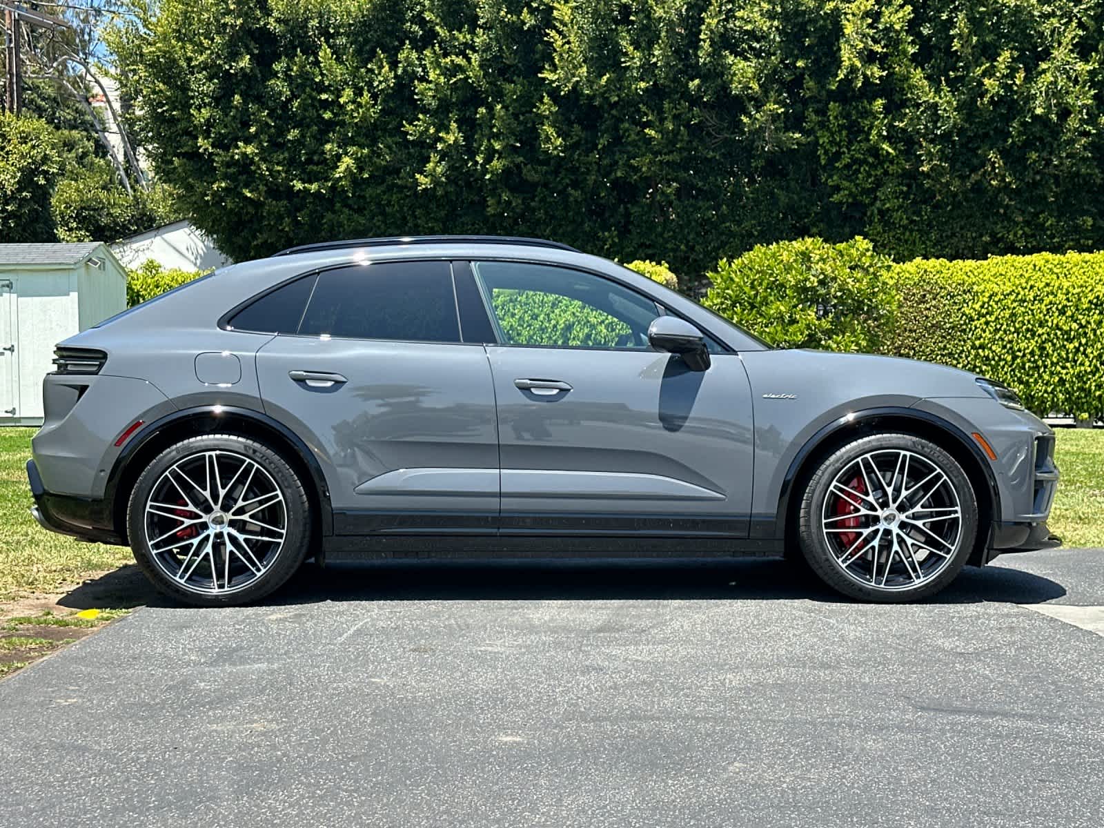 Thumbnail: 2026 Porsche Macan - 9