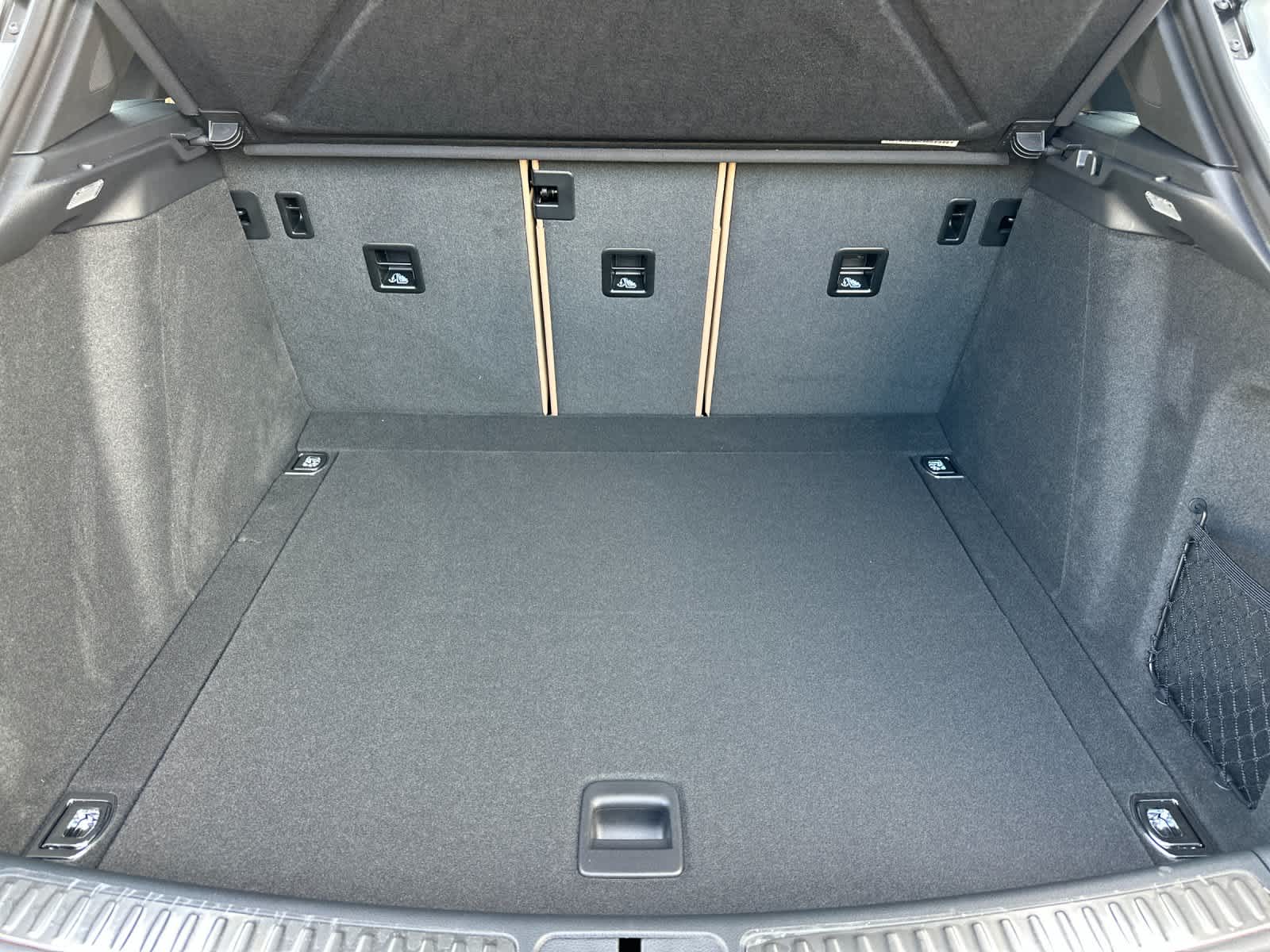 Thumbnail: 2026 Porsche Macan - 16