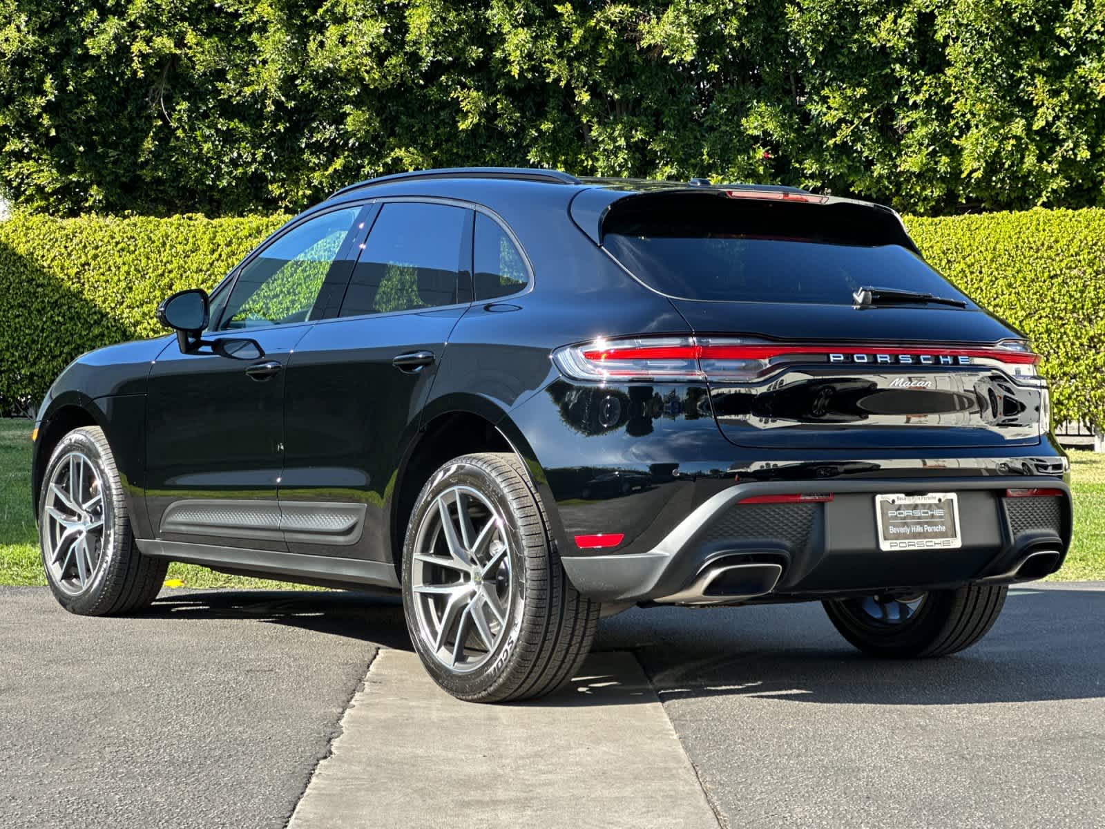 Thumbnail: 2026 Porsche Macan - 3