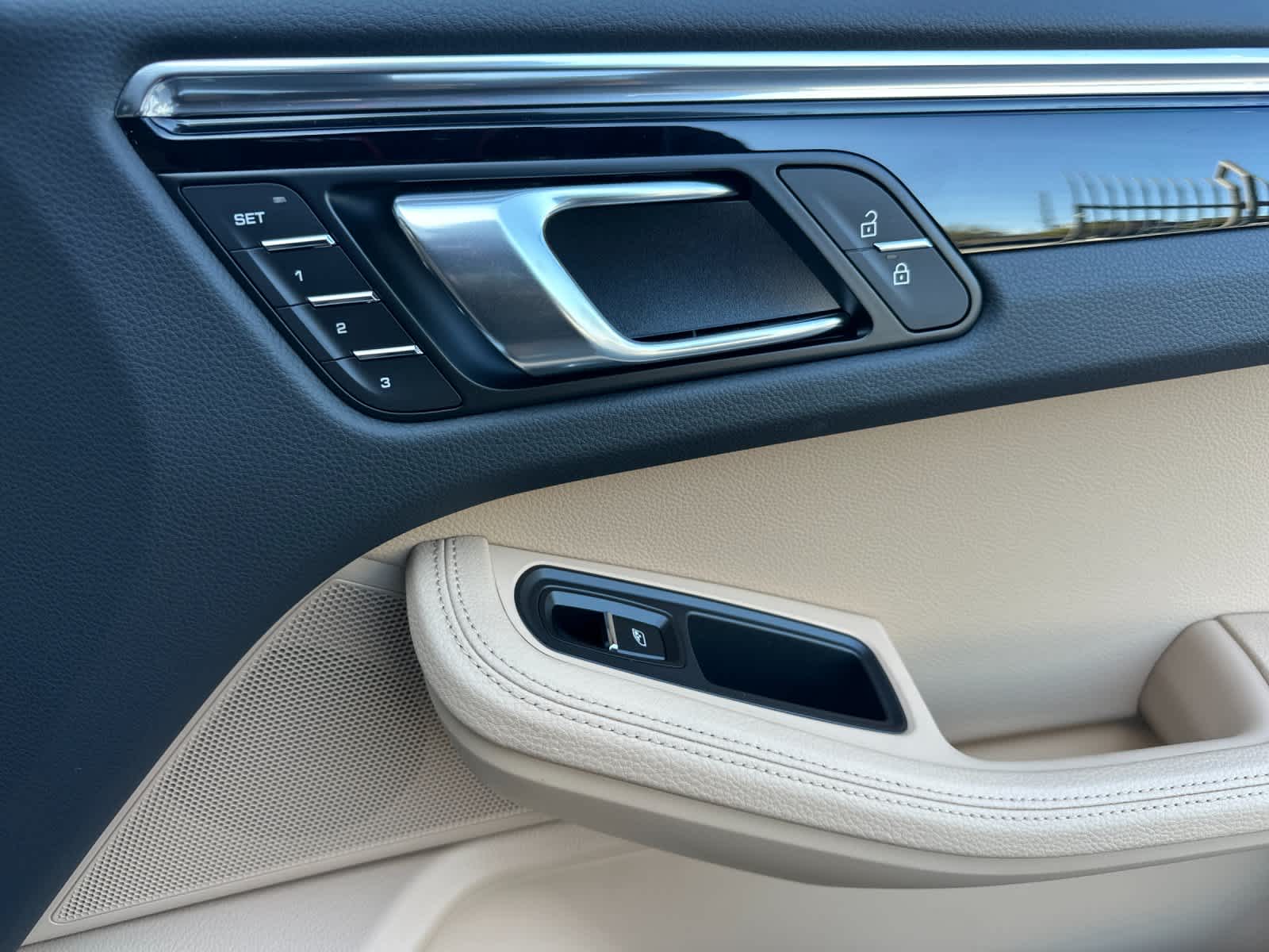 Thumbnail: 2026 Porsche Macan - 19