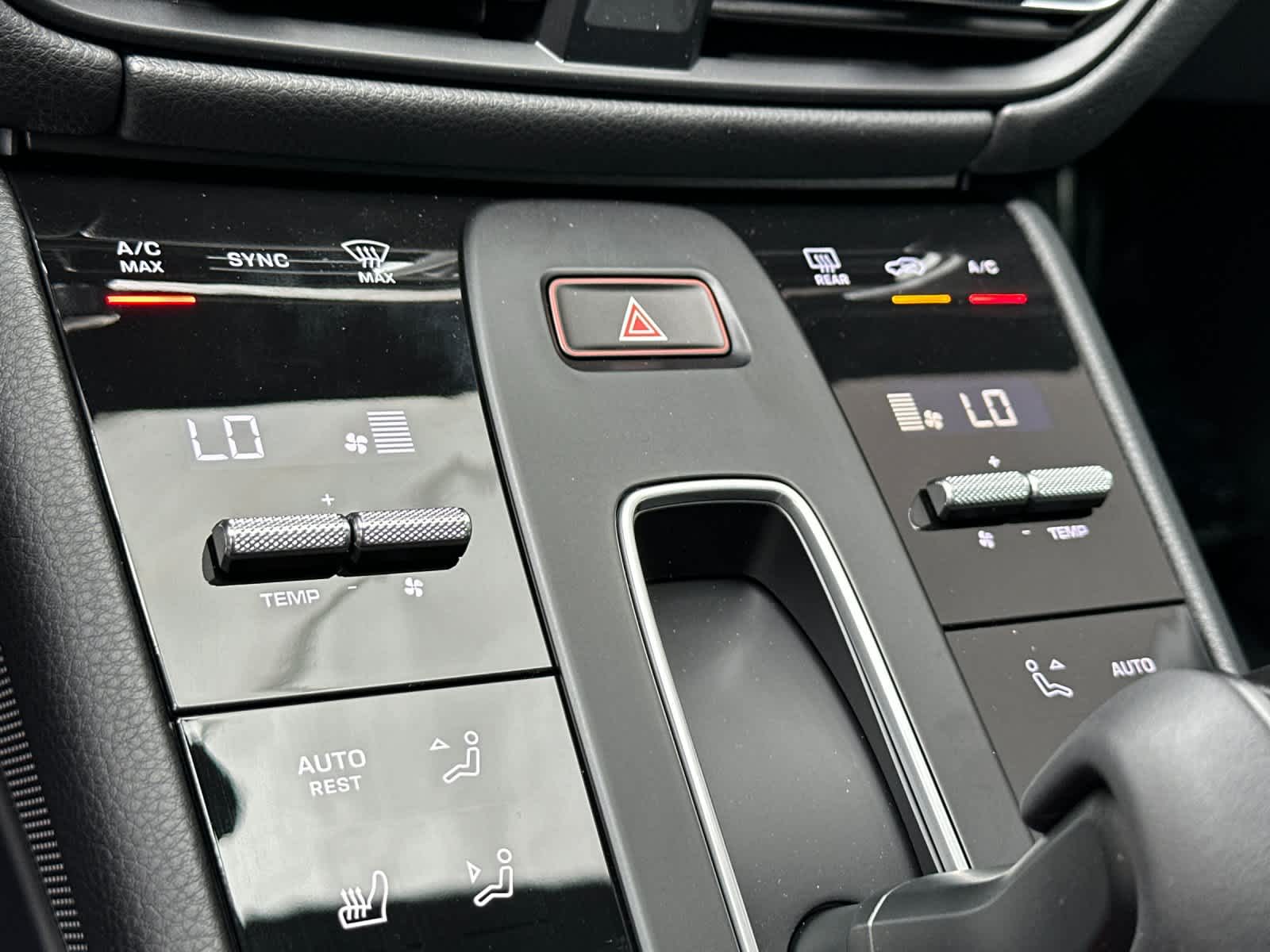 Thumbnail: 2026 Porsche Macan - 24