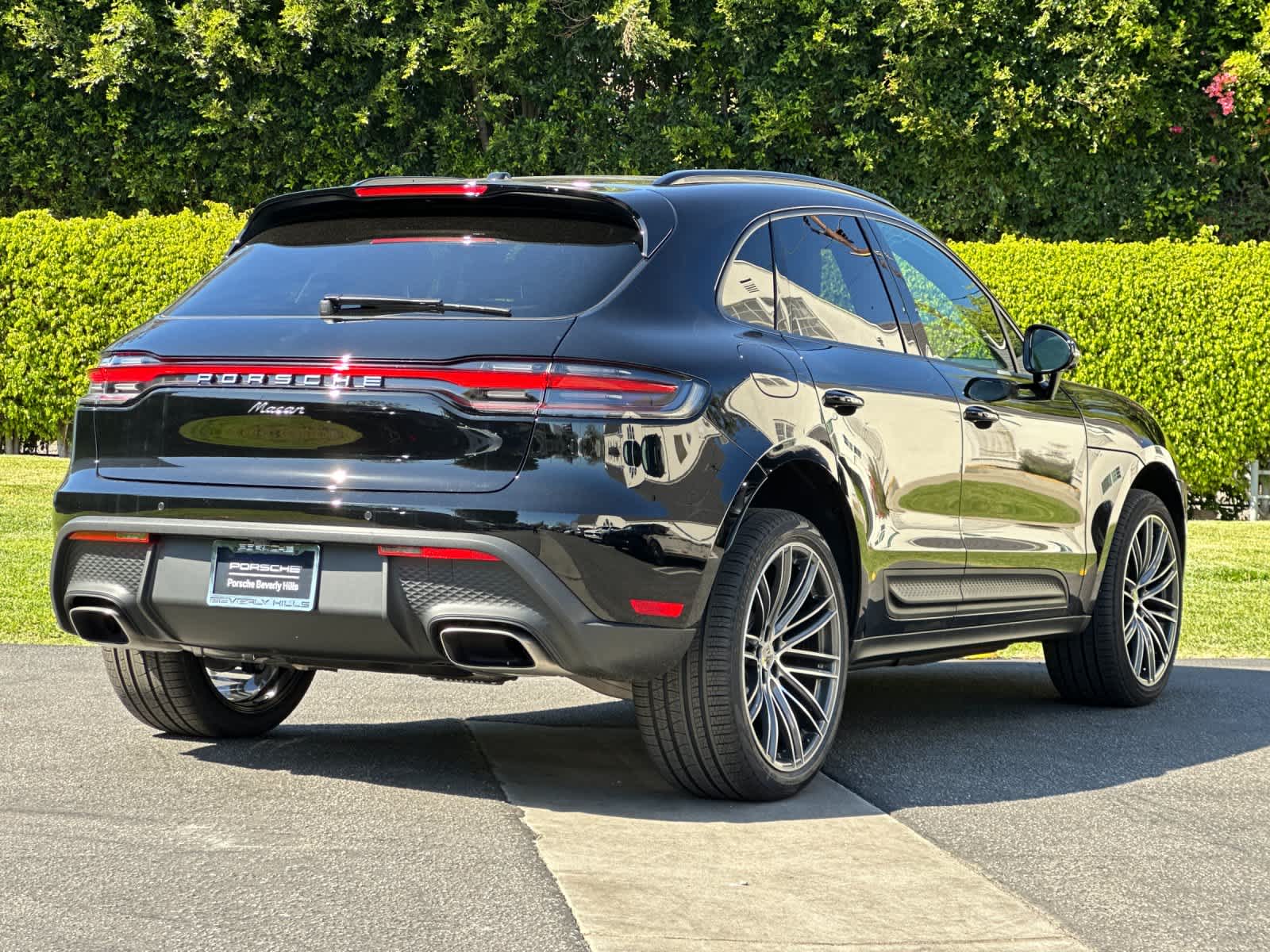 Thumbnail: 2026 Porsche Macan - 8