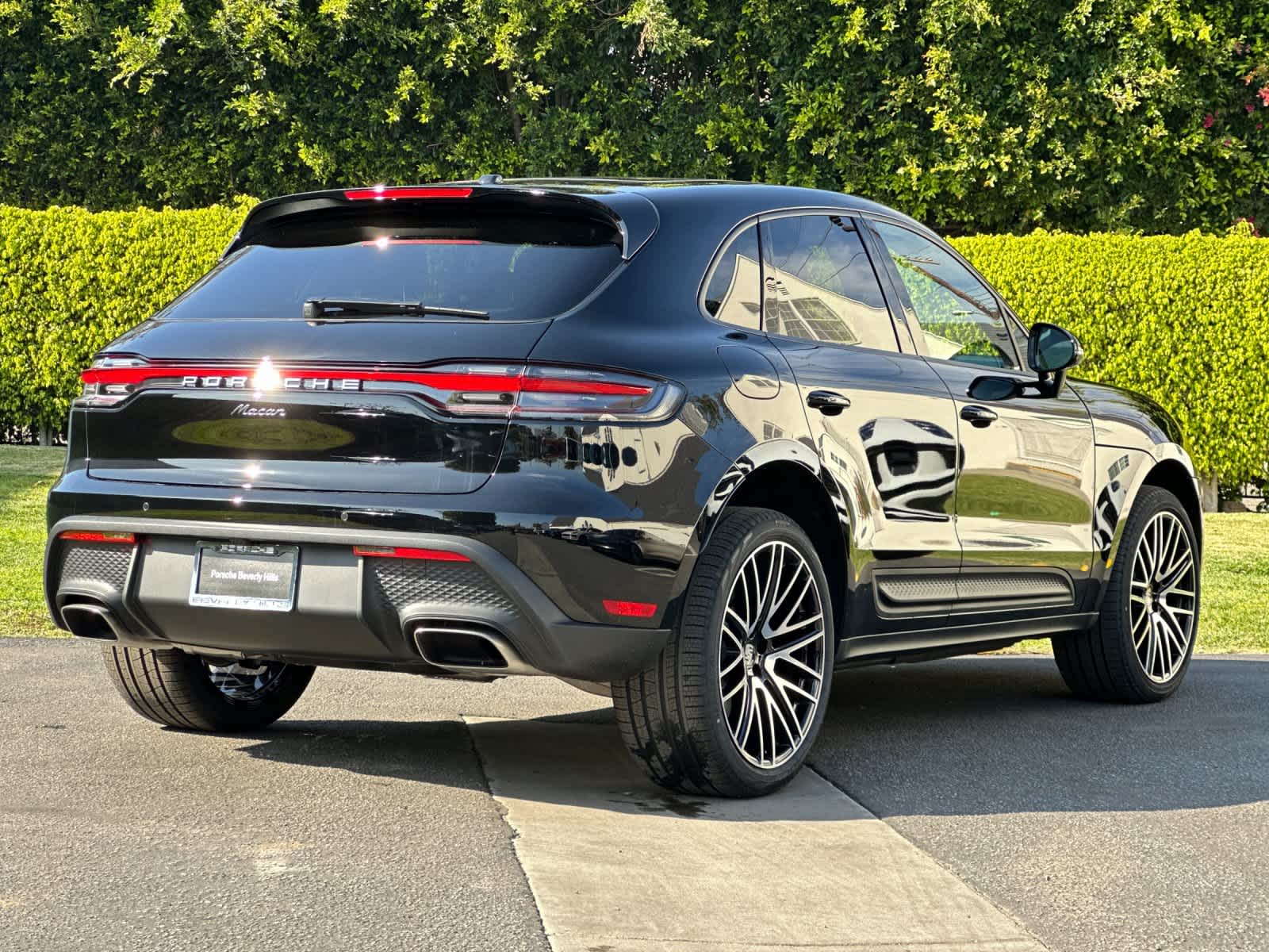 Thumbnail: 2026 Porsche Macan - 8