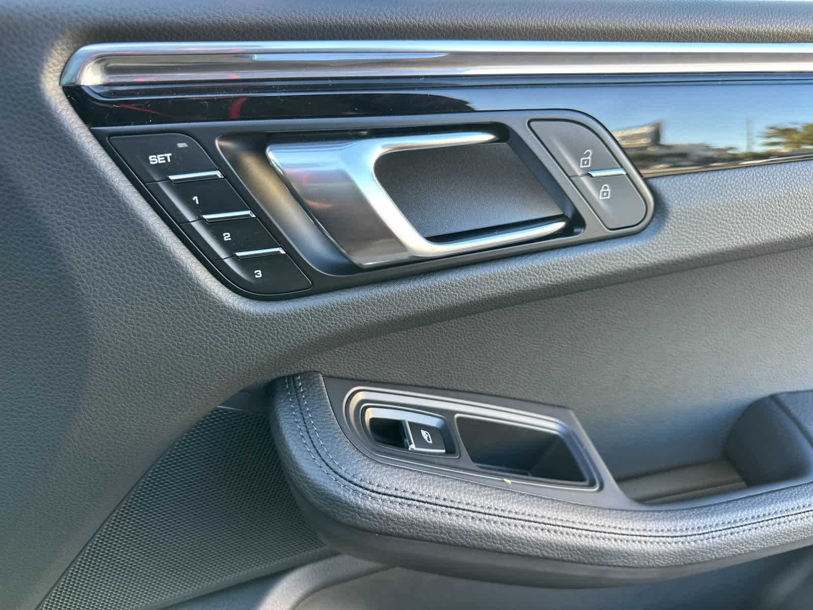 Thumbnail: 2025 Porsche Macan - 19