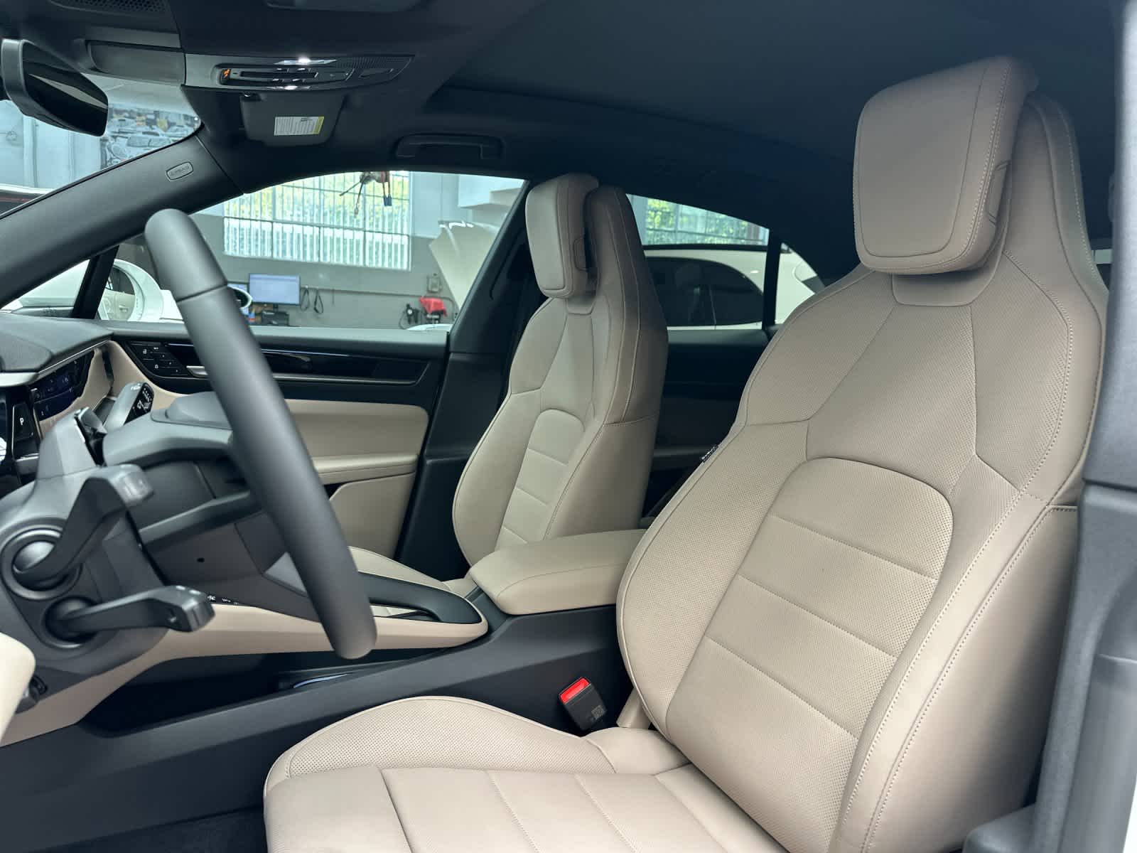 Thumbnail: 2026 Porsche Macan - 5
