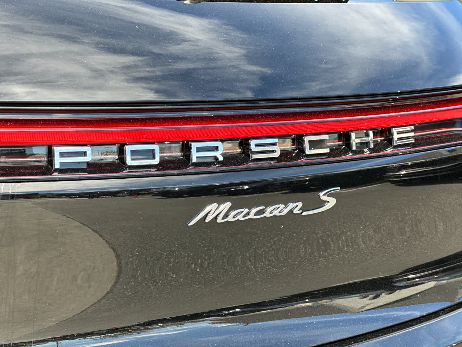 Thumbnail: 2026 Porsche Macan - 32