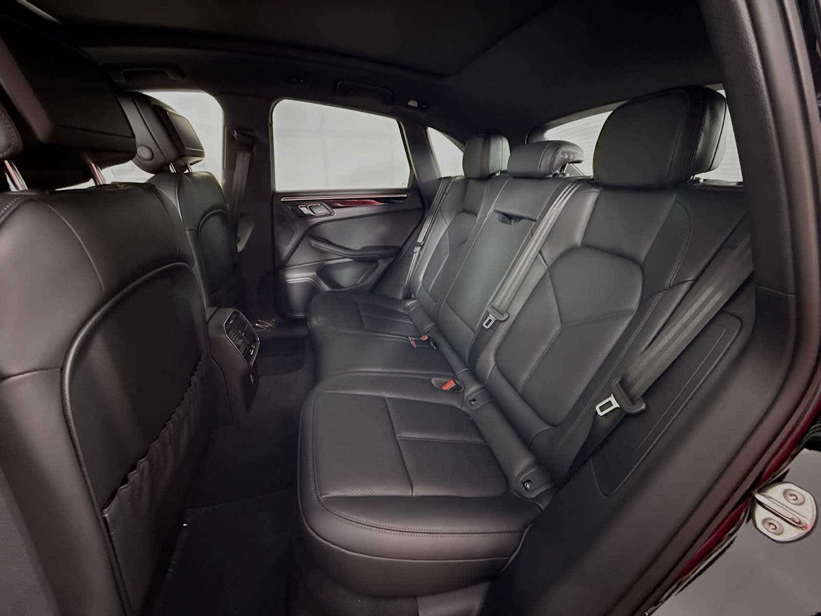 Thumbnail: 2026 Porsche Macan - 17