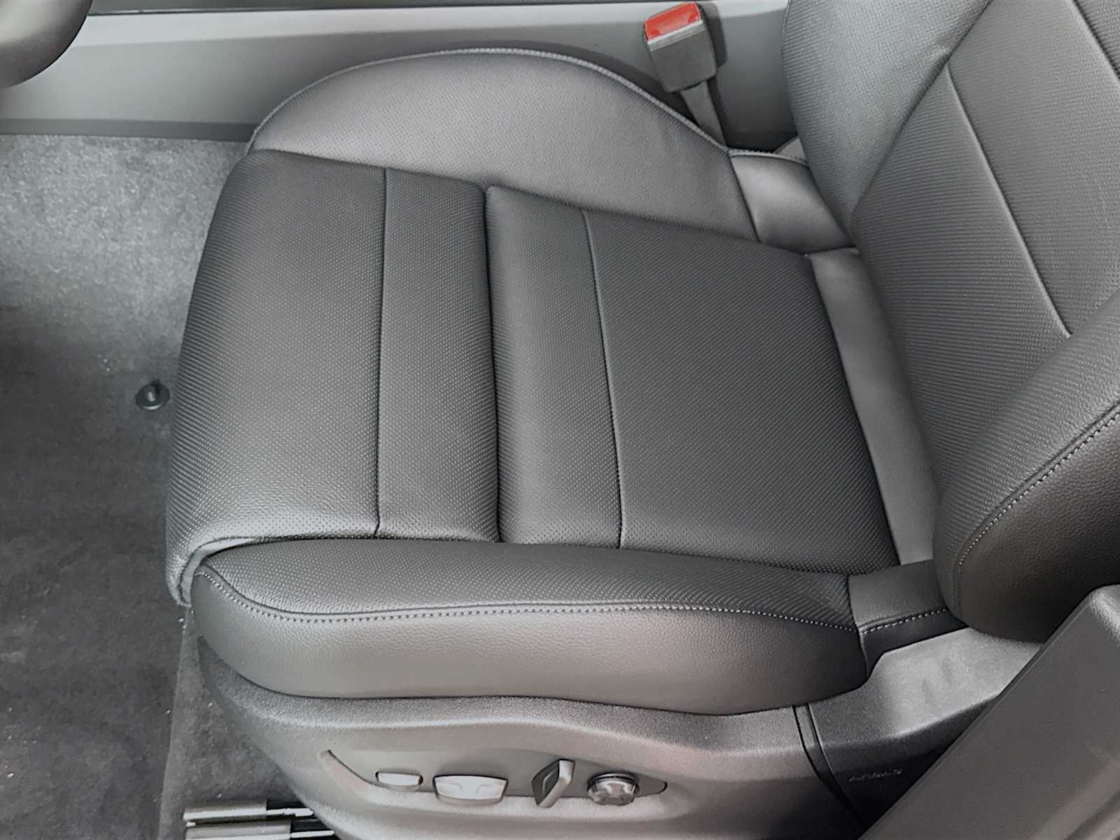 Thumbnail: 2026 Porsche Cayenne - 15