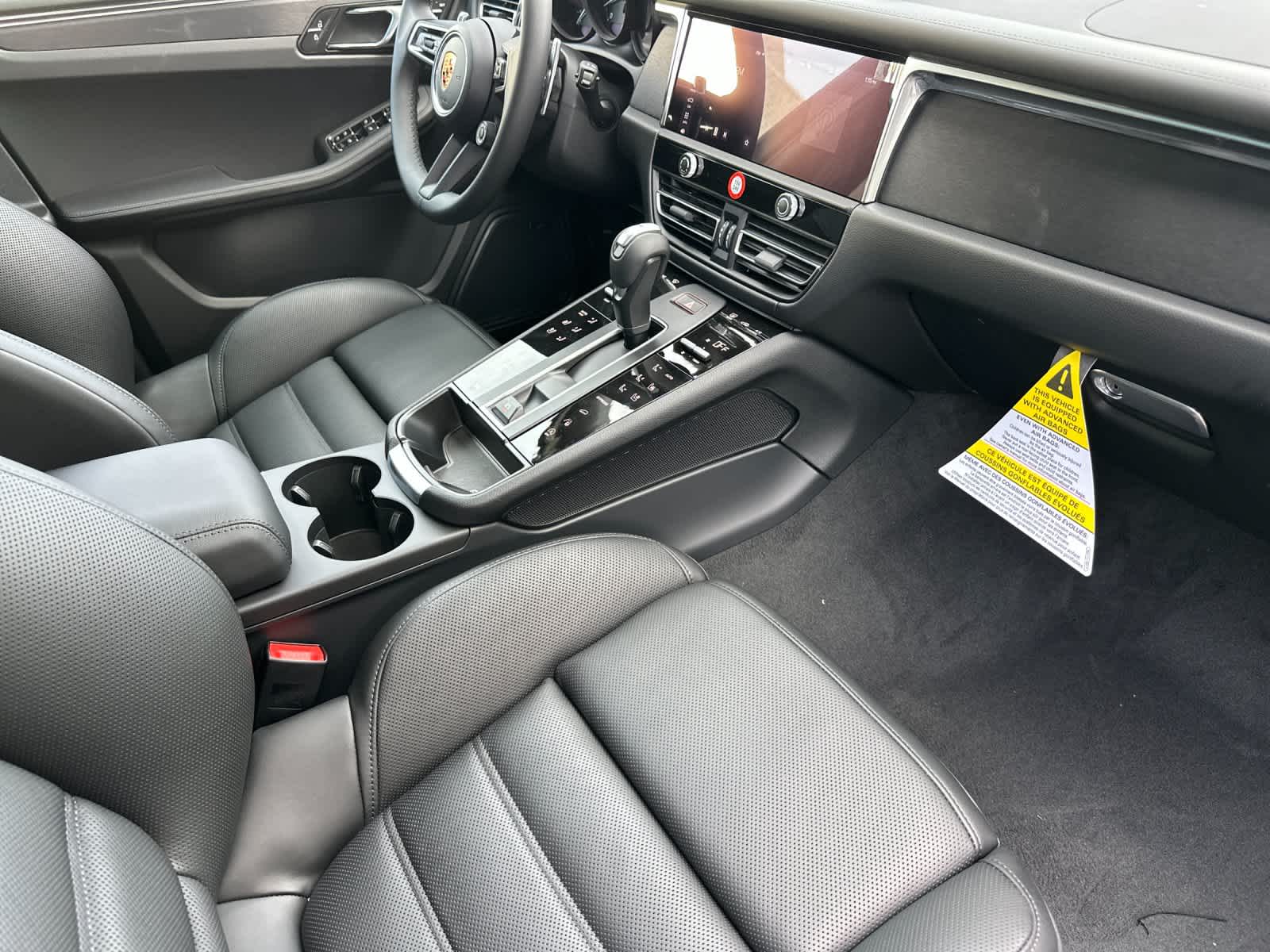 Thumbnail: 2026 Porsche Macan - 17