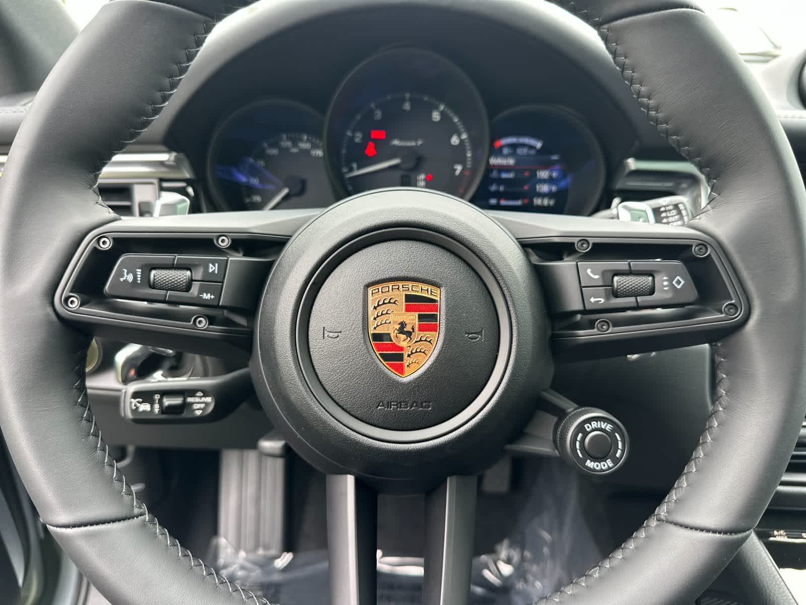 Thumbnail: 2026 Porsche Macan - 25