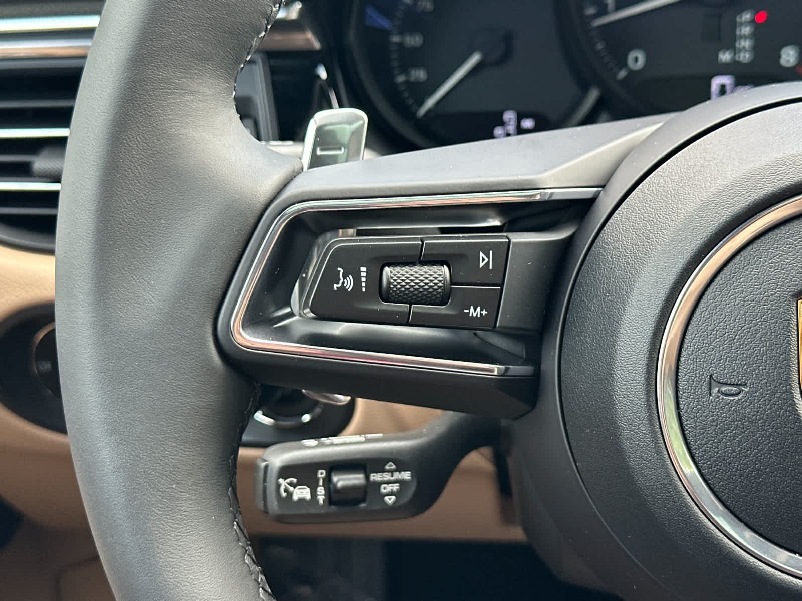 Thumbnail: 2026 Porsche Macan - 27