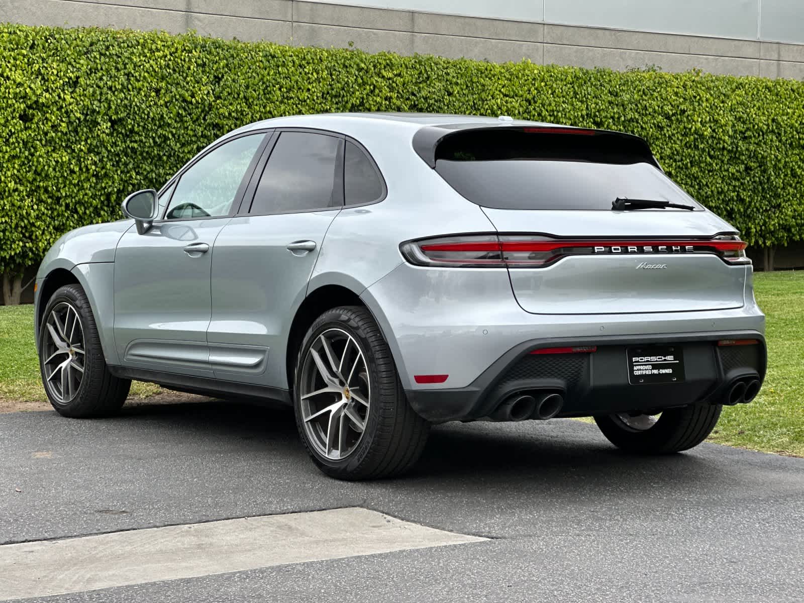 Thumbnail: 2025 Porsche Macan - 3