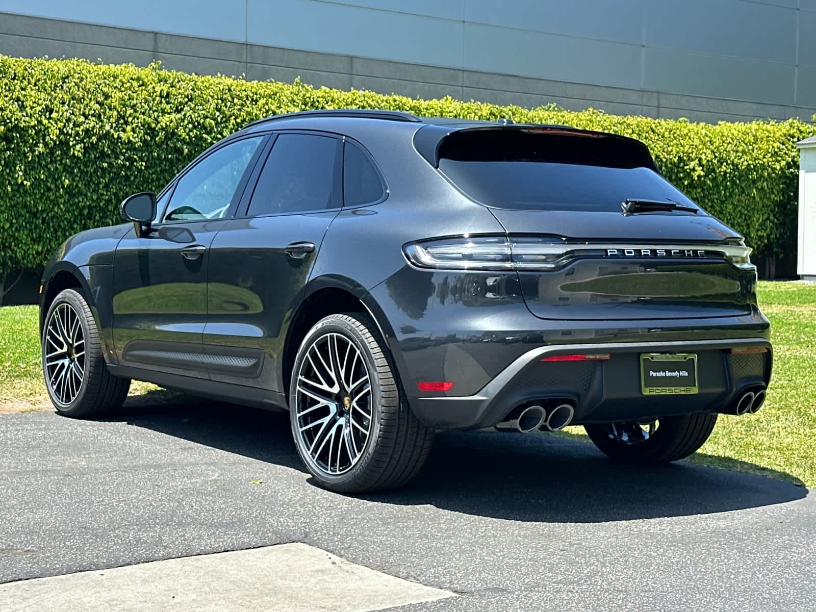 Thumbnail: 2026 Porsche Macan - 3