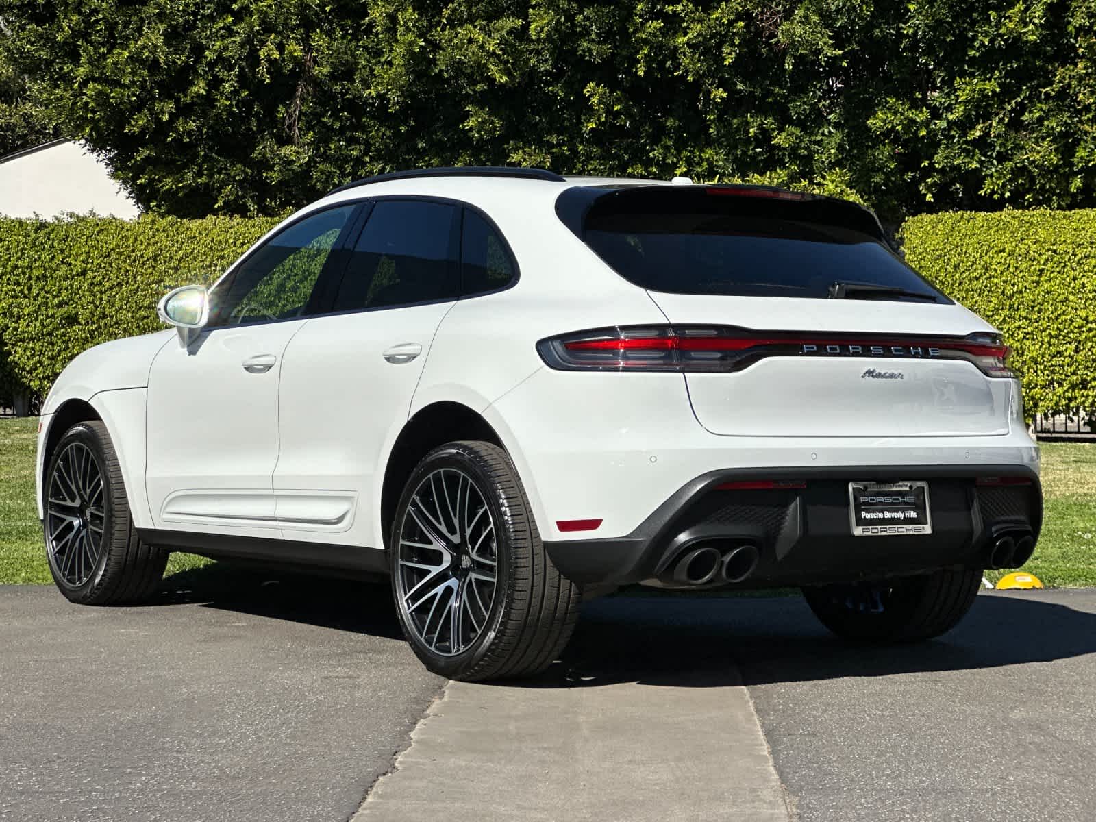 Thumbnail: 2025 Porsche Macan - 3