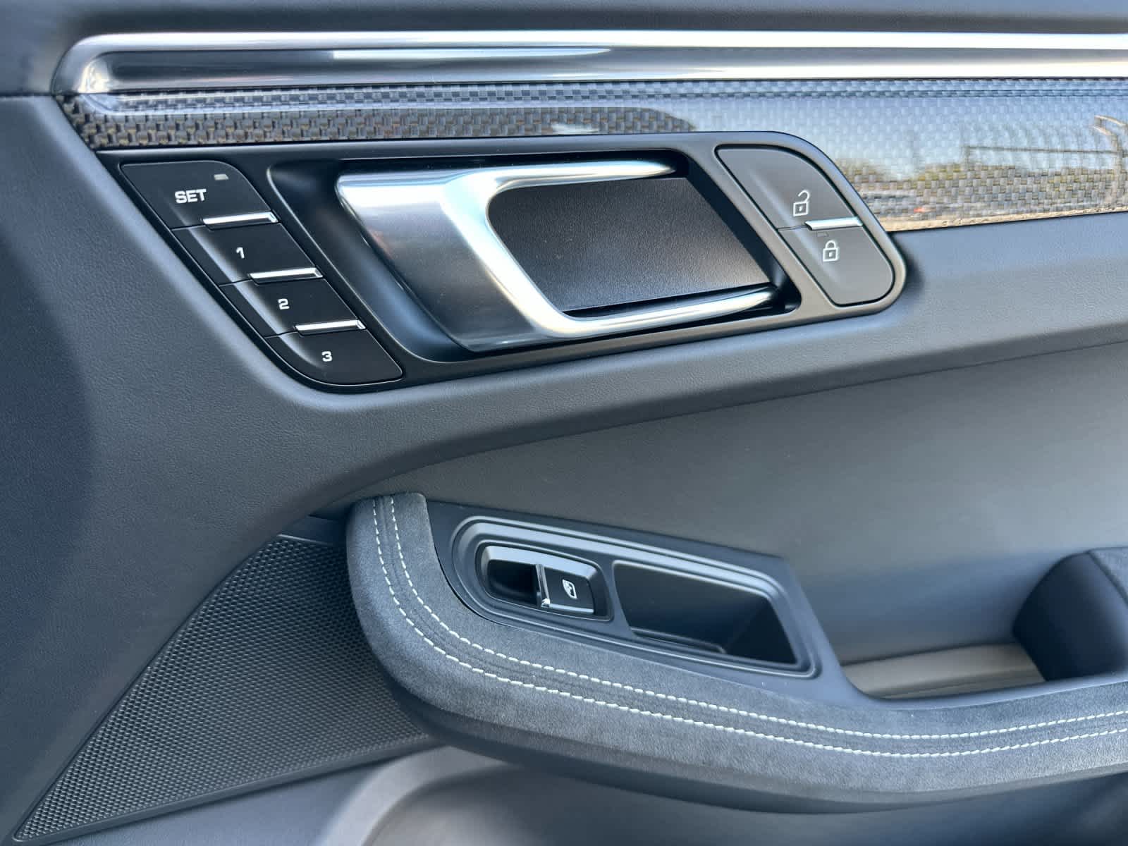 Thumbnail: 2026 Porsche Macan - 19