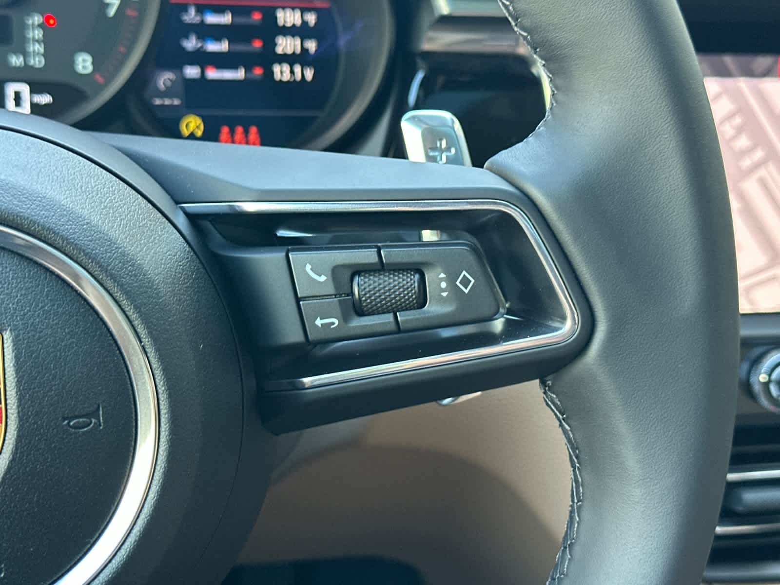 Thumbnail: 2026 Porsche Macan - 26