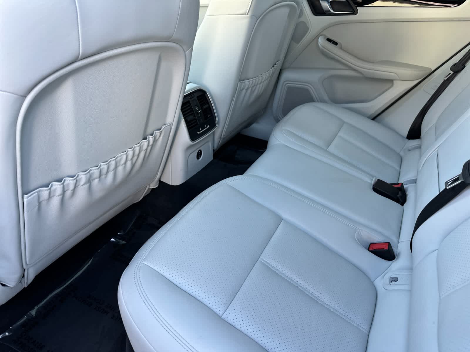 Thumbnail: 2025 Porsche Macan - 13