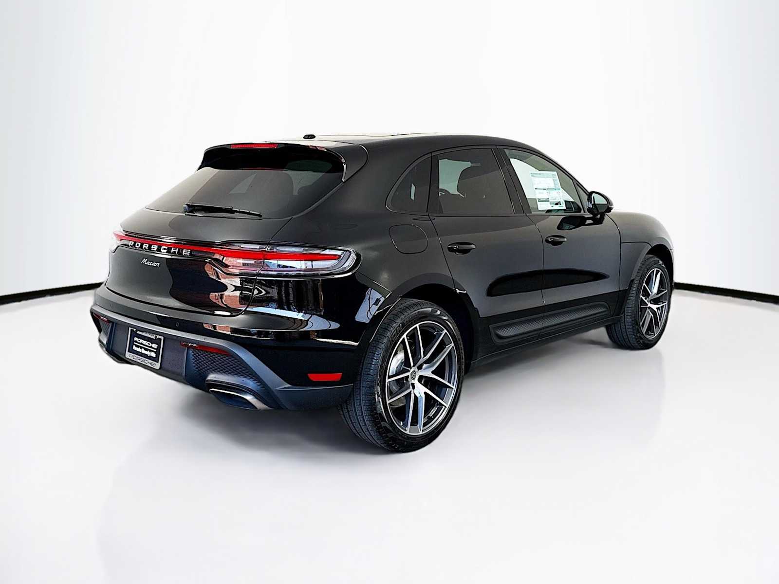 Thumbnail: 2025 Porsche Macan - 9