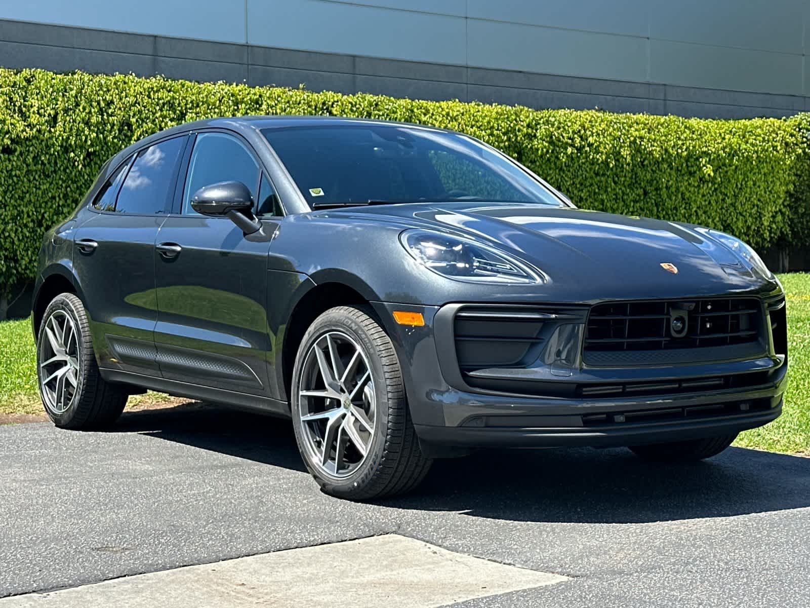 Thumbnail: 2026 Porsche Macan - 10