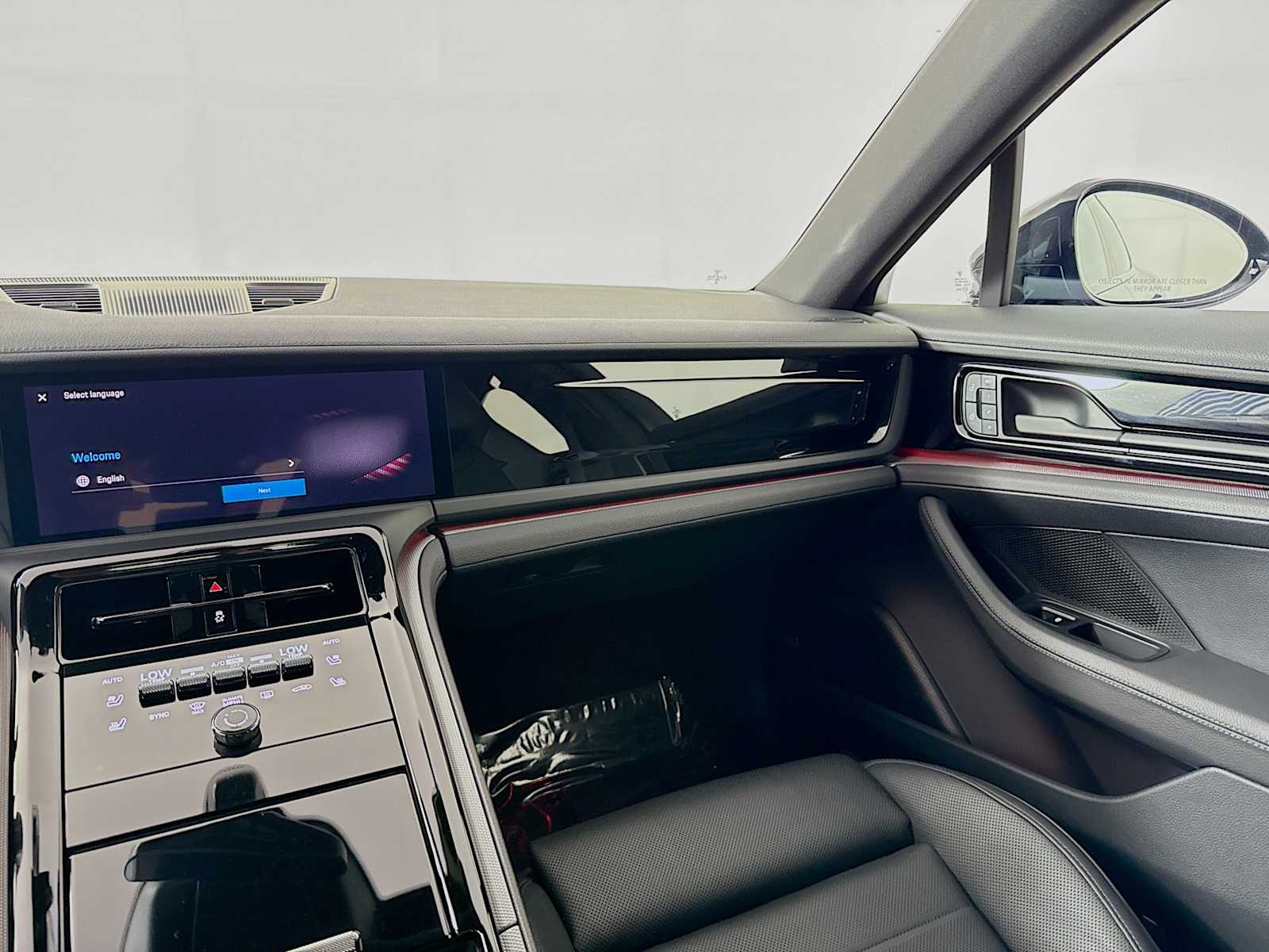 Thumbnail: 2025 Porsche Panamera - 19