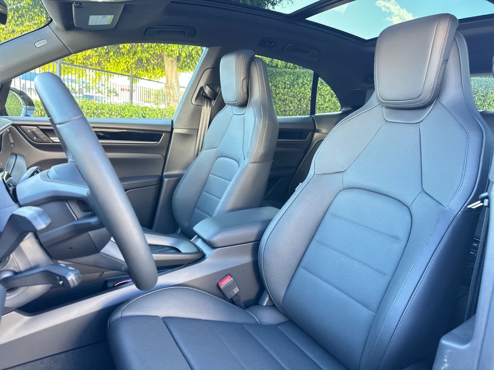 Thumbnail: 2026 Porsche Macan - 5