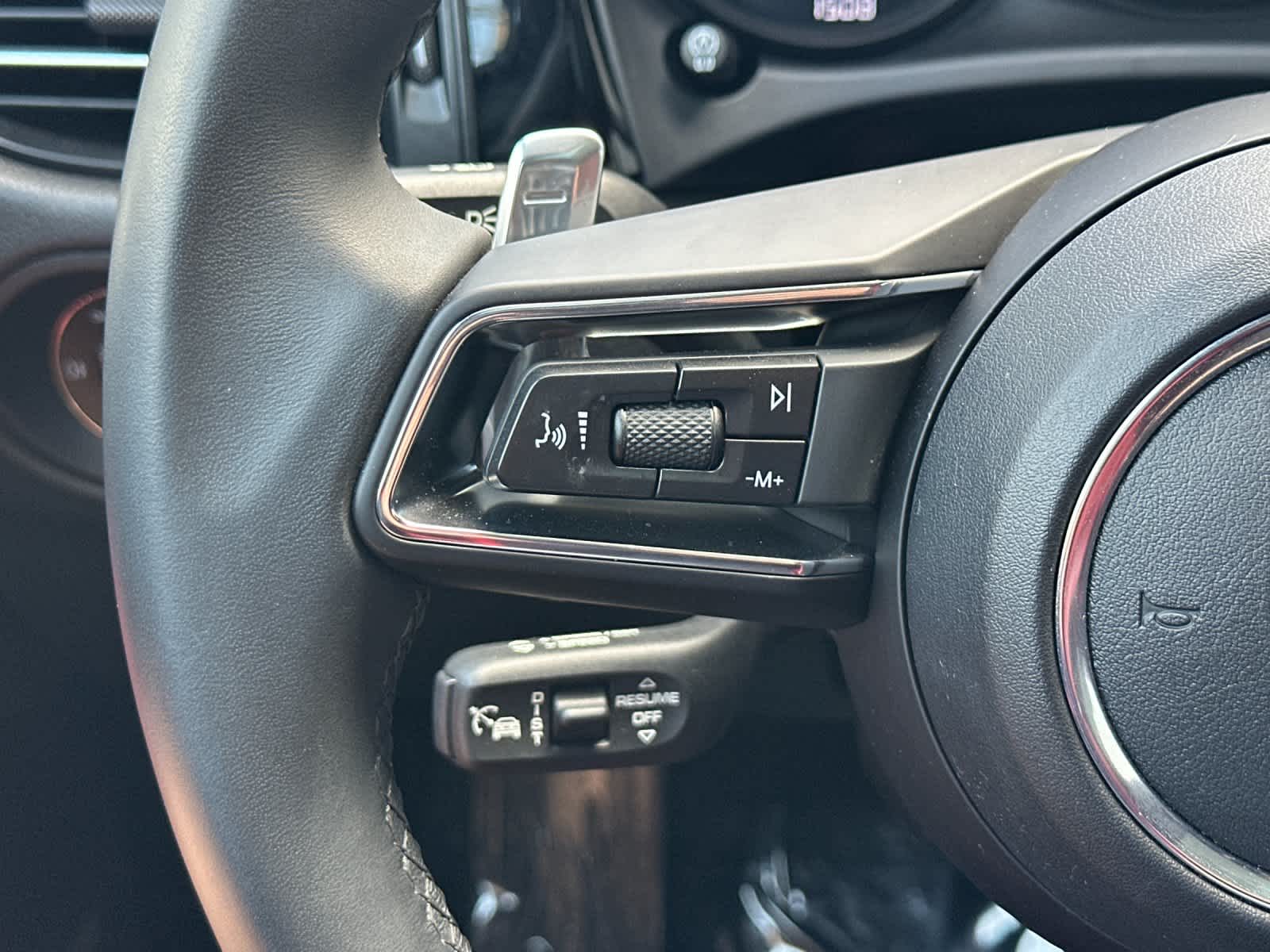 Thumbnail: 2025 Porsche Macan - 28