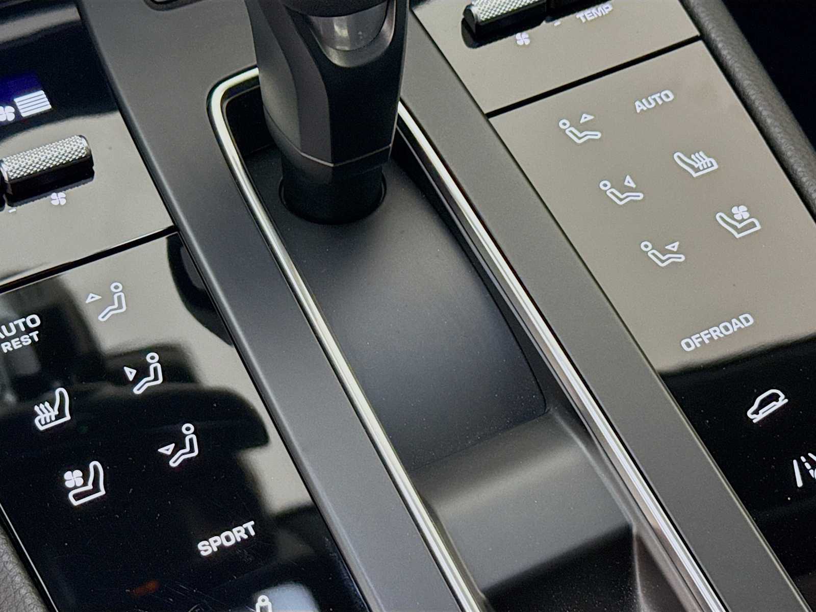 Thumbnail: 2025 Porsche Macan - 17