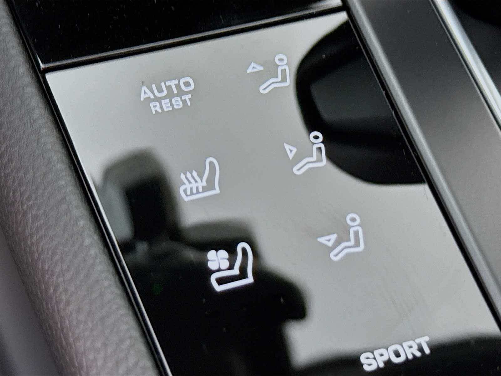 Thumbnail: 2026 Porsche Macan - 16