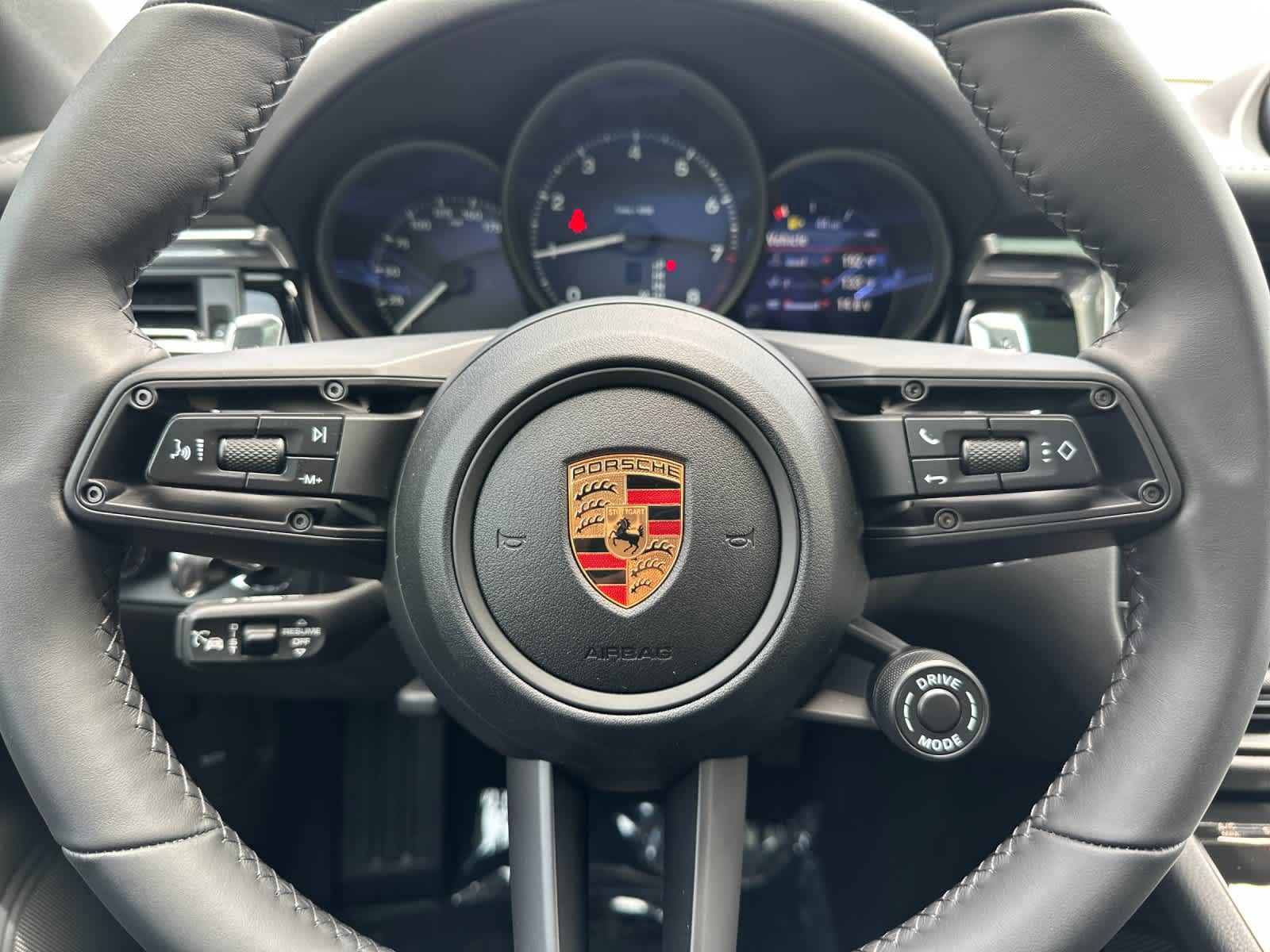 Thumbnail: 2026 Porsche Macan - 26
