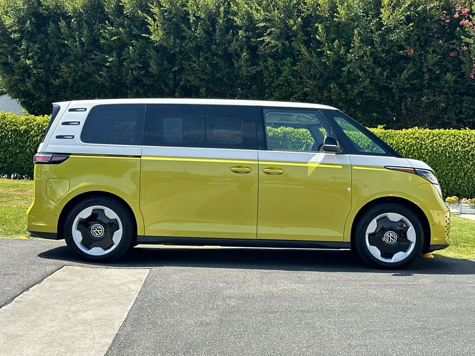 Thumbnail: 2025 Volkswagen ID.Buzz - 9