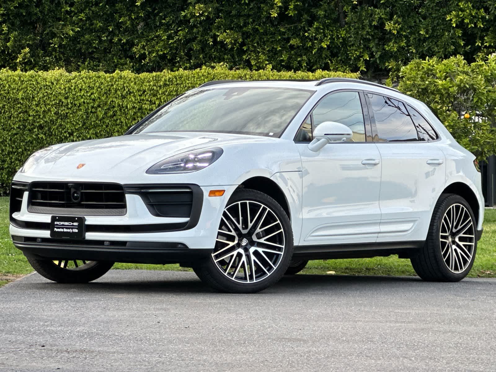 Thumbnail: 2025 Porsche Macan - 1