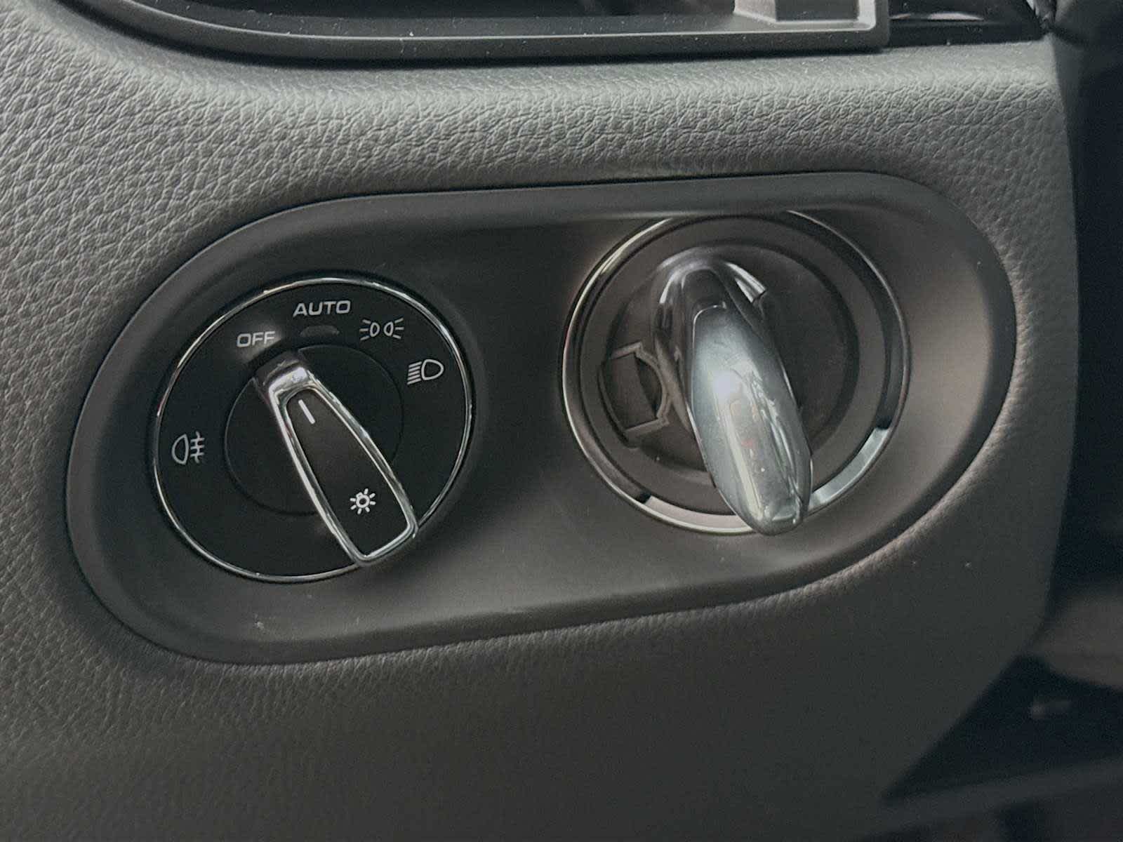 Thumbnail: 2026 Porsche Macan - 13