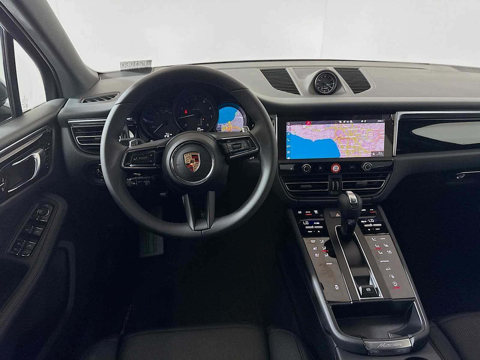 Thumbnail: 2025 Porsche Macan - 18