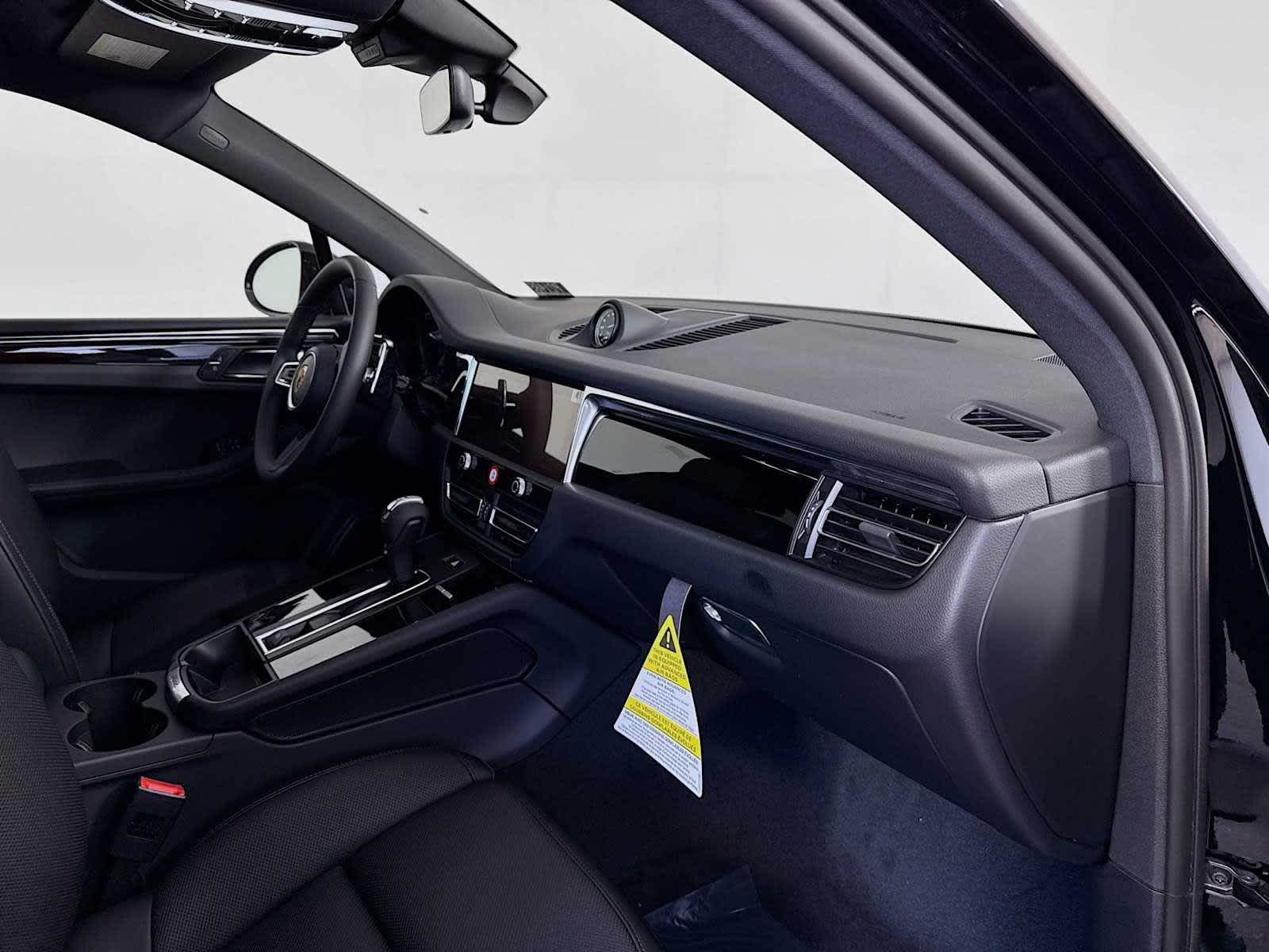 Thumbnail: 2025 Porsche Macan - 22