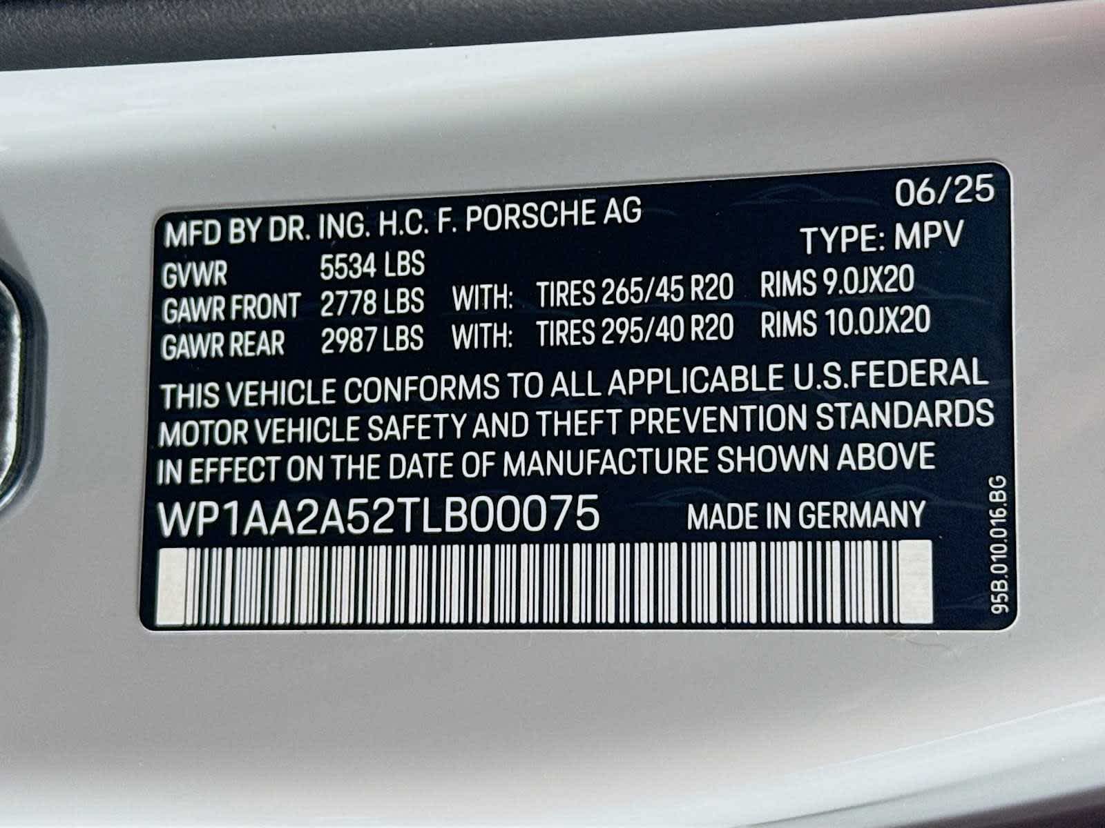 Thumbnail: 2026 Porsche Macan - 25