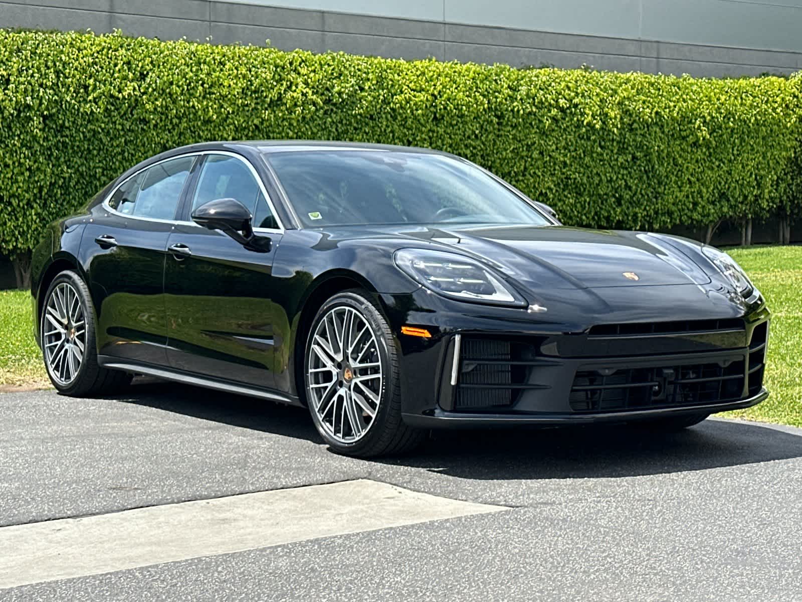 Thumbnail: 2026 Porsche Panamera - 10