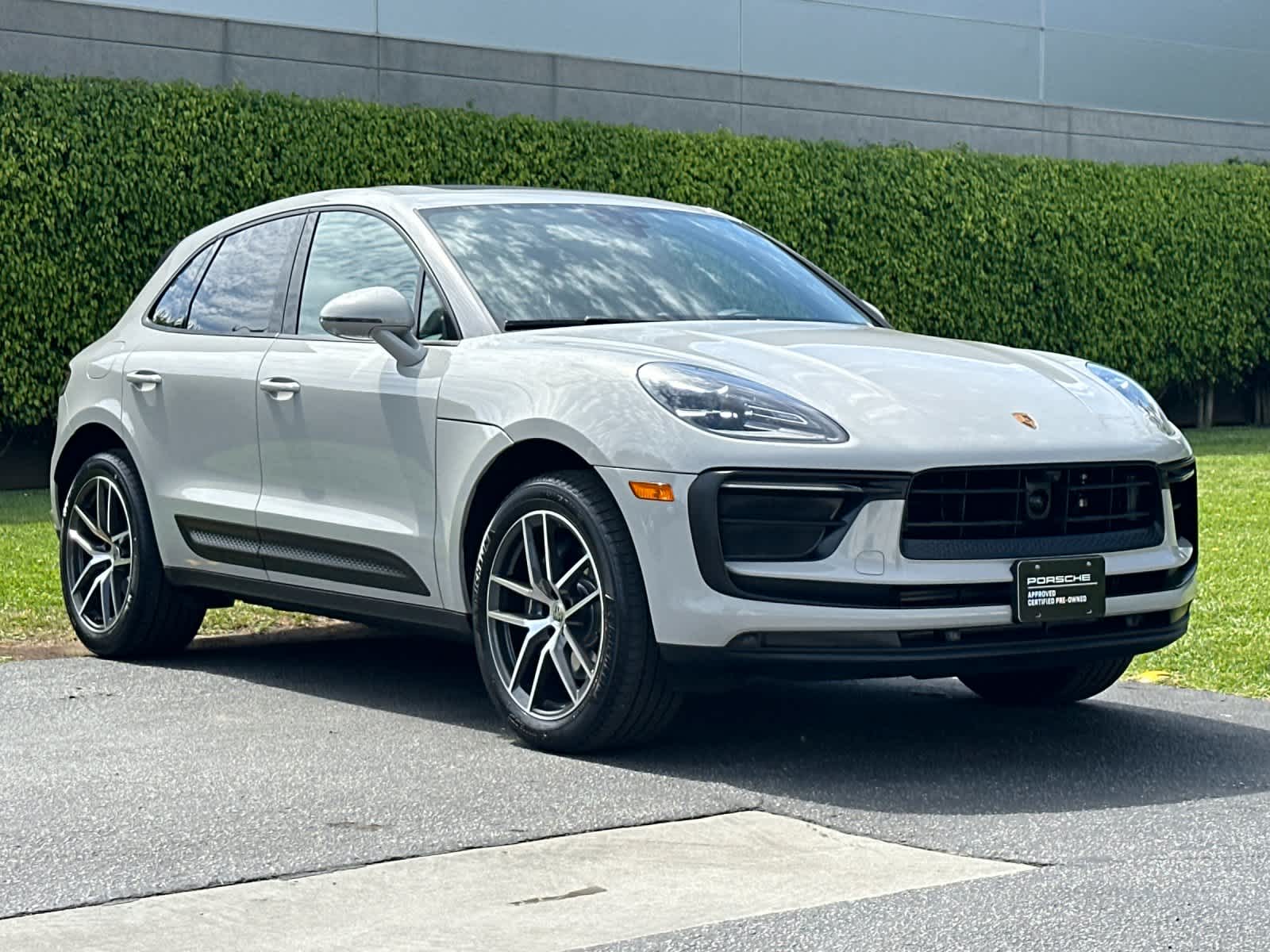 Thumbnail: 2025 Porsche Macan - 10