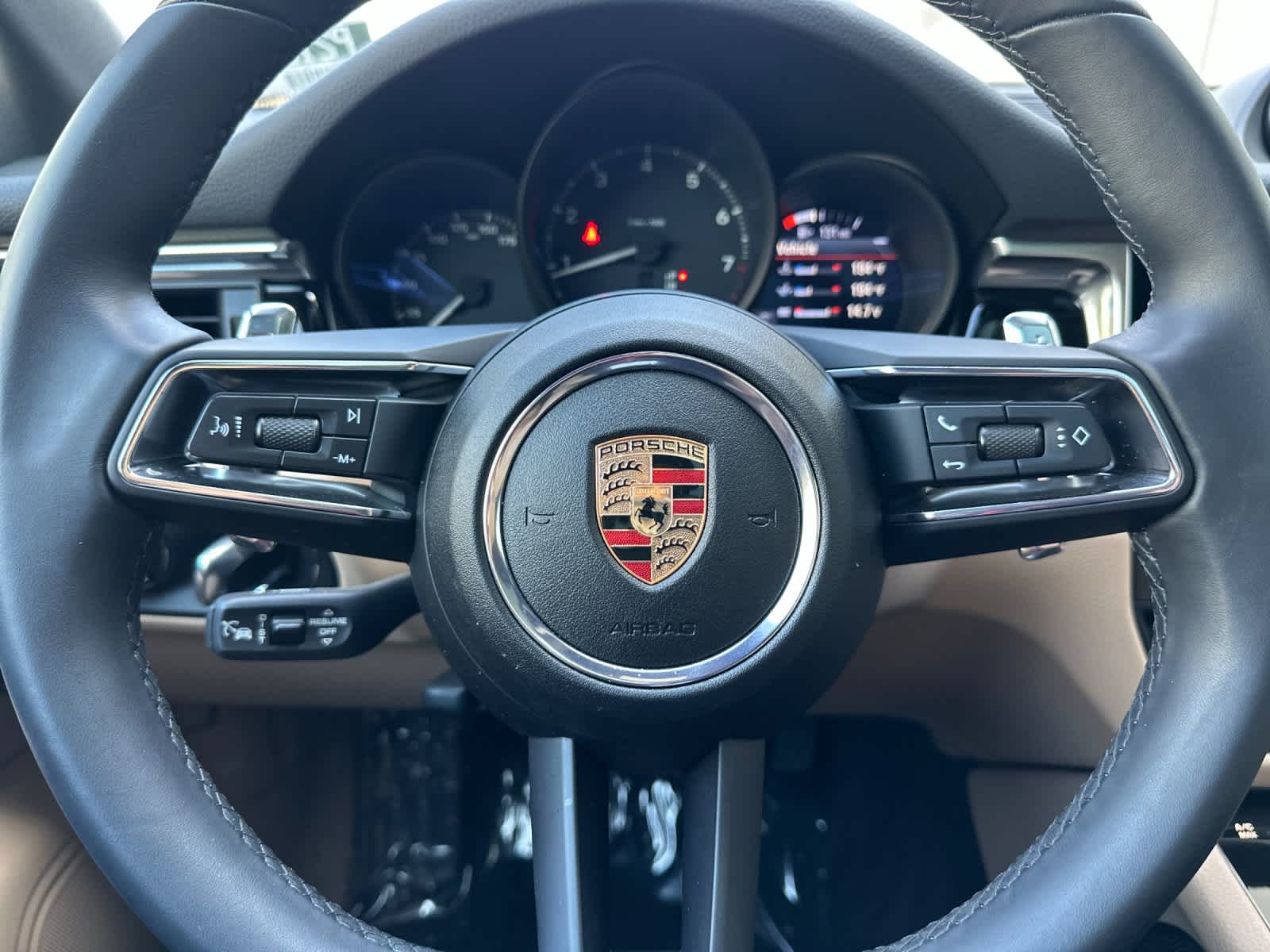 Thumbnail: 2025 Porsche Macan - 25