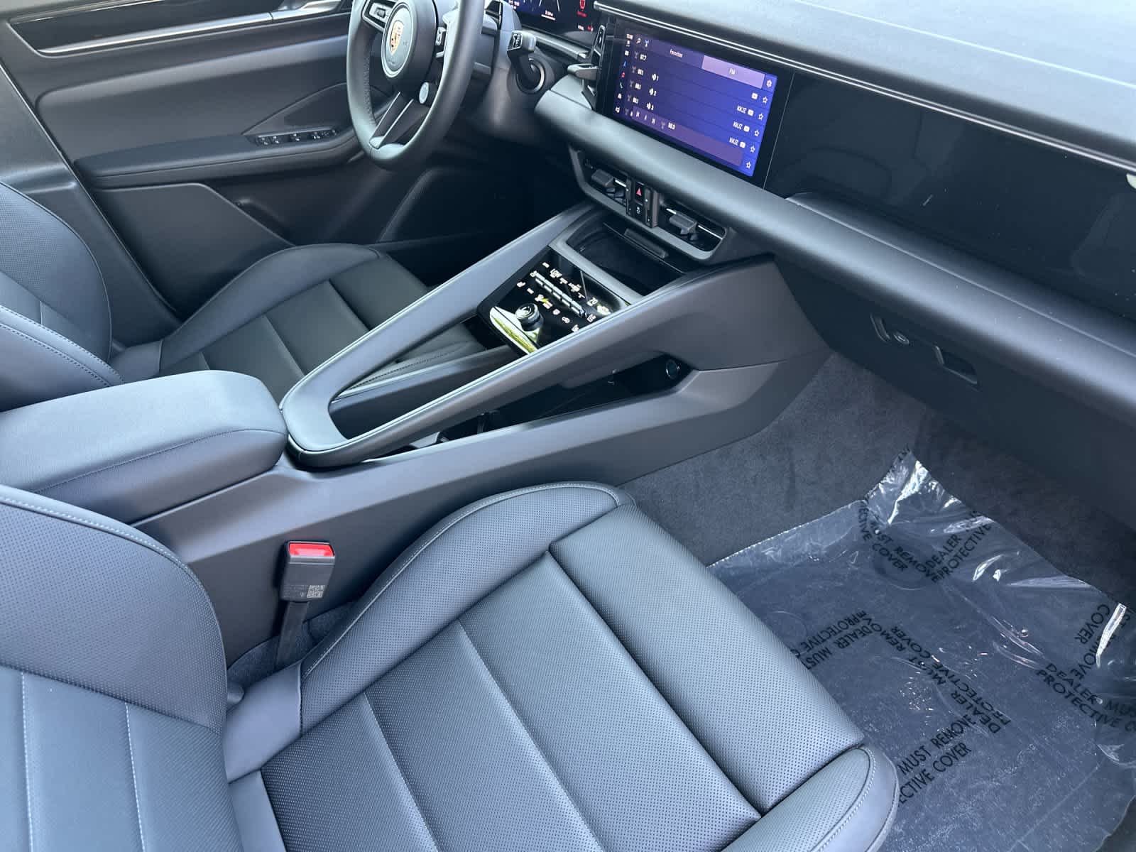 Thumbnail: 2026 Porsche Macan - 17