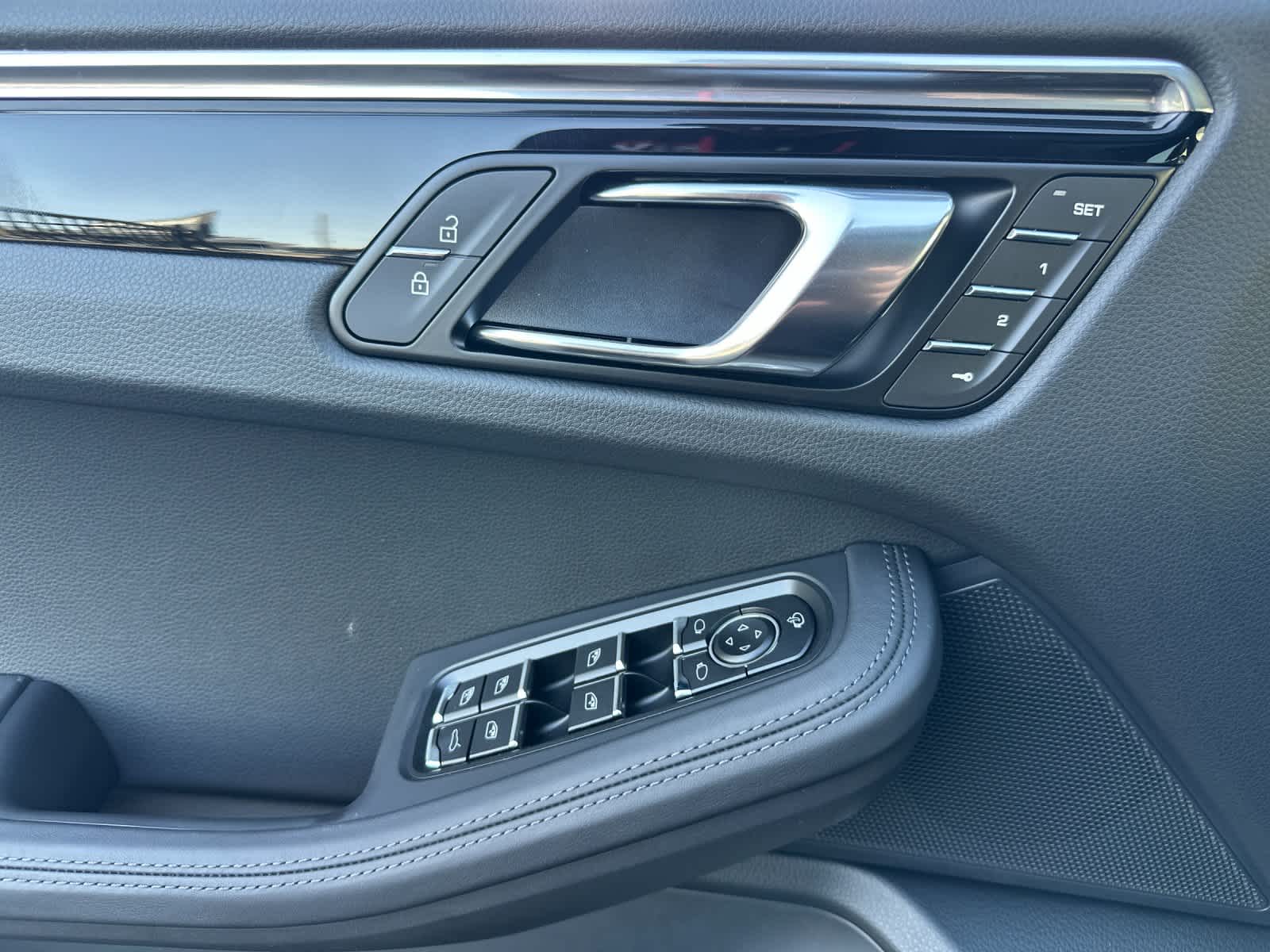 Thumbnail: 2026 Porsche Macan - 12