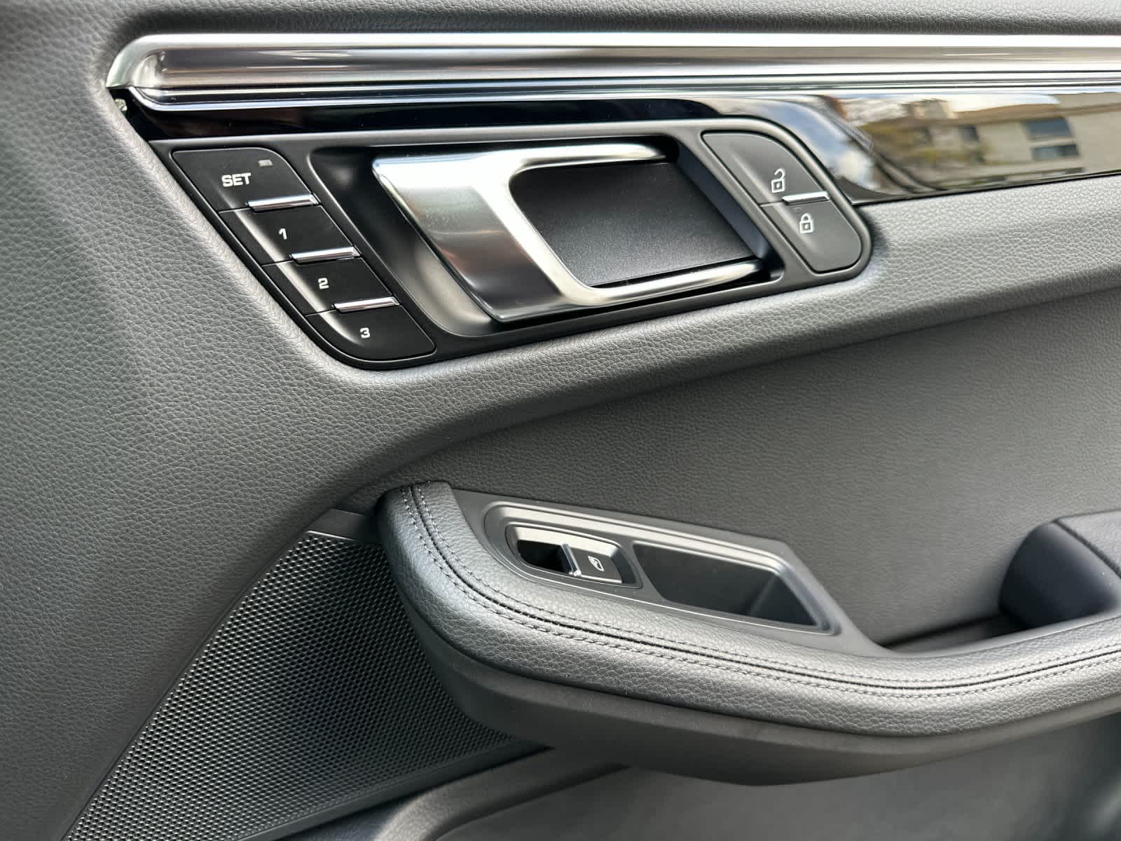 Thumbnail: 2026 Porsche Macan - 19