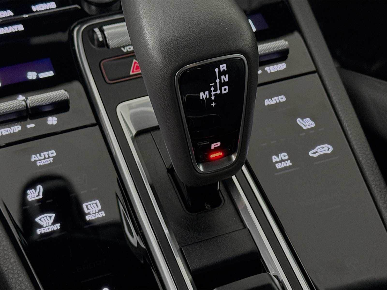 Thumbnail: 2022 Porsche Cayenne - 17