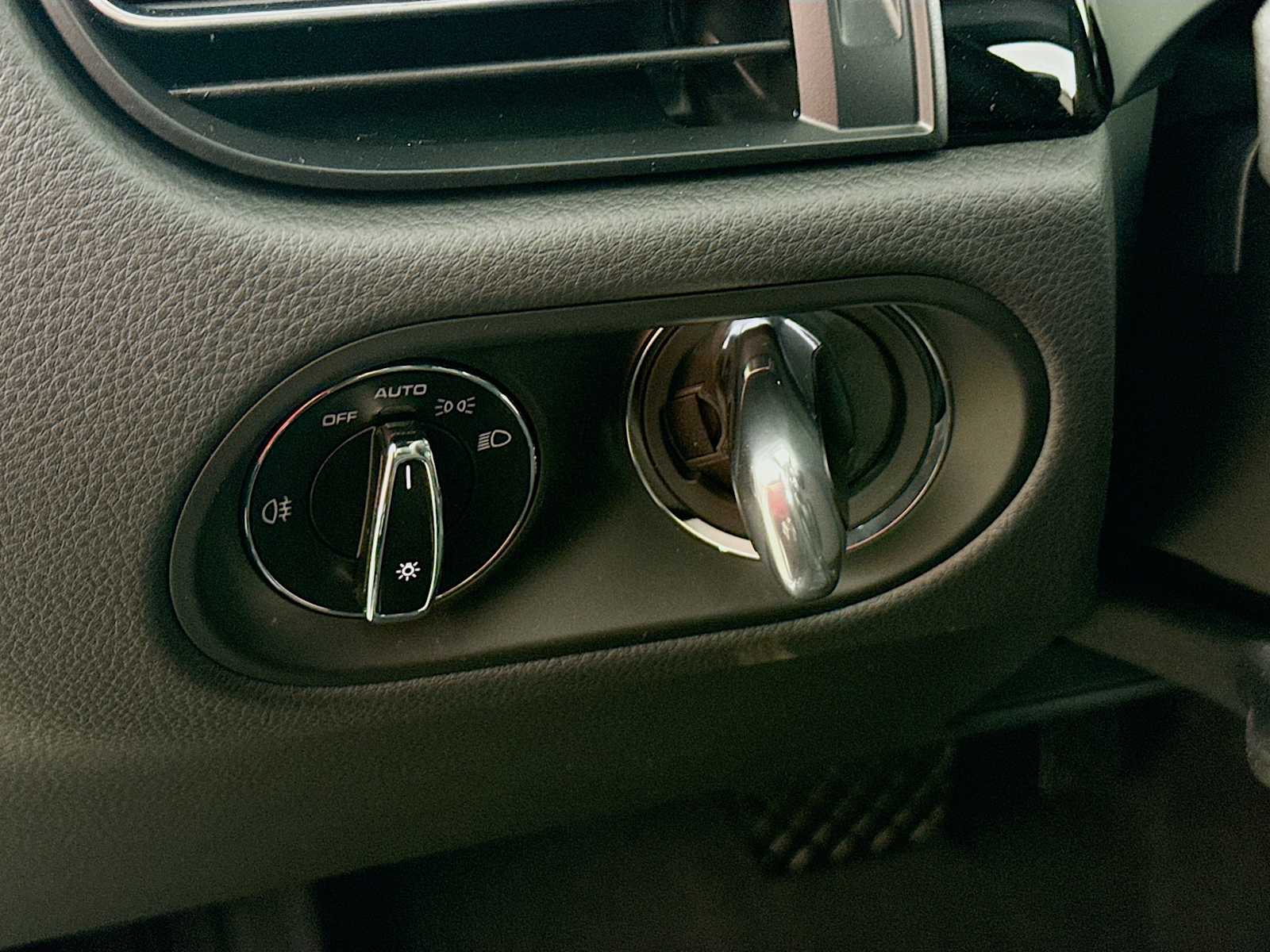 Thumbnail: 2025 Porsche Macan - 11