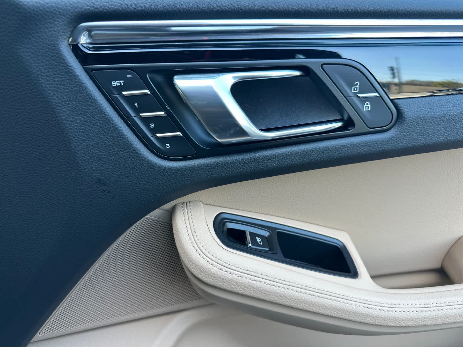 Thumbnail: 2026 Porsche Macan - 19